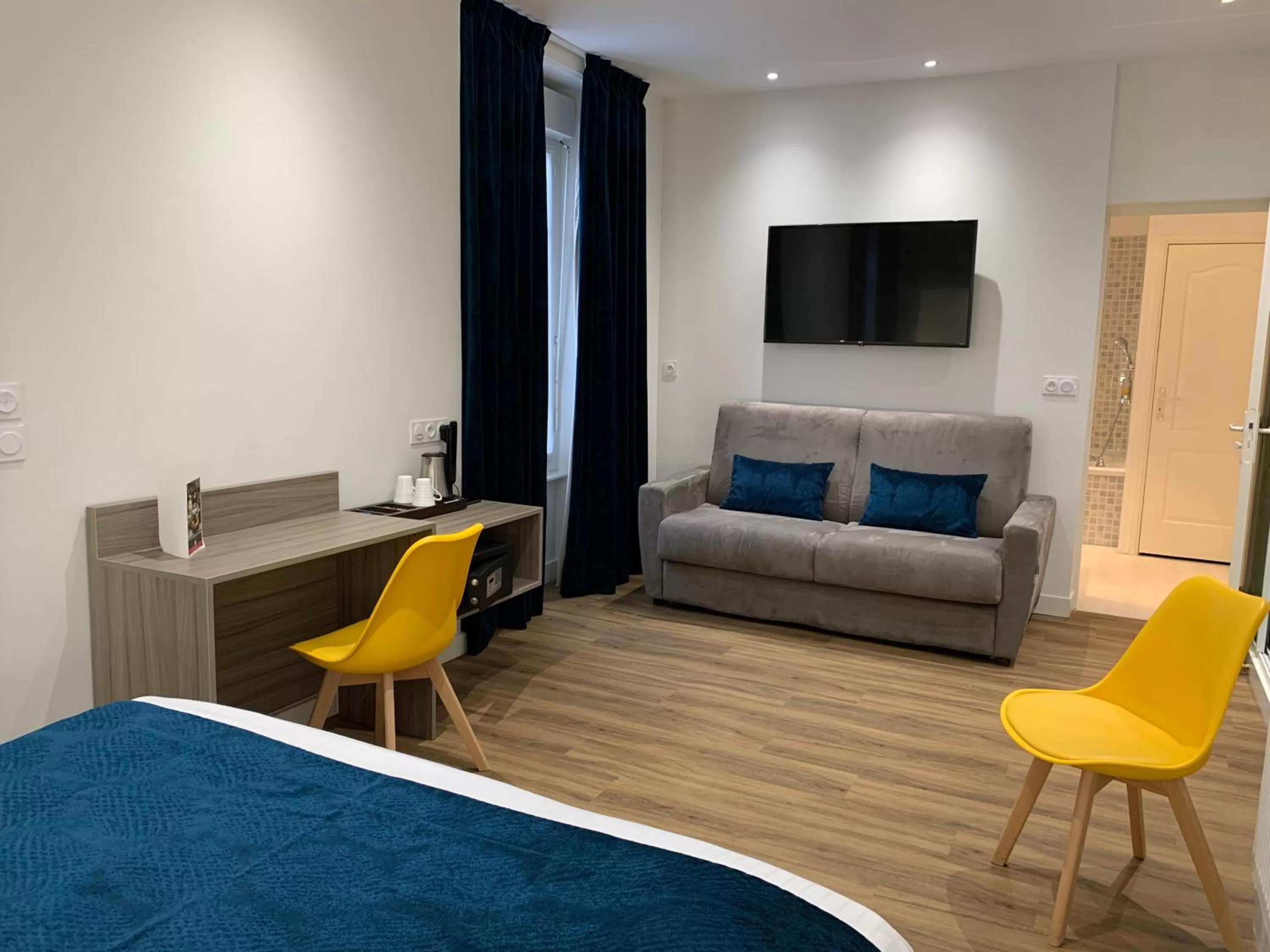 Family Queen Room with Sofa Bed - Non-Smoking in Best Western Hôtel Des Voyageurs