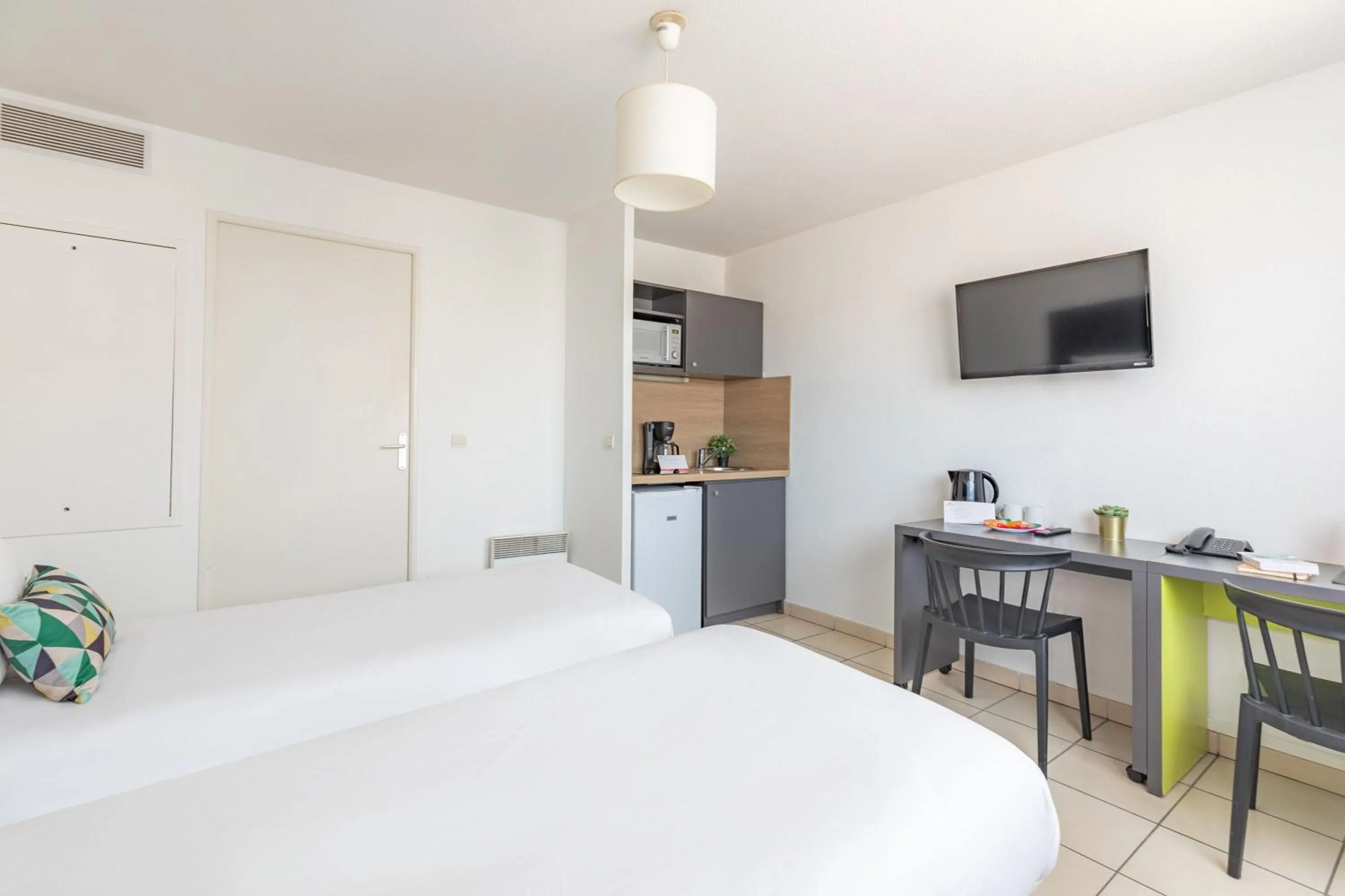 Twin Studio in Appart'City Confort La Ciotat - Côté Port