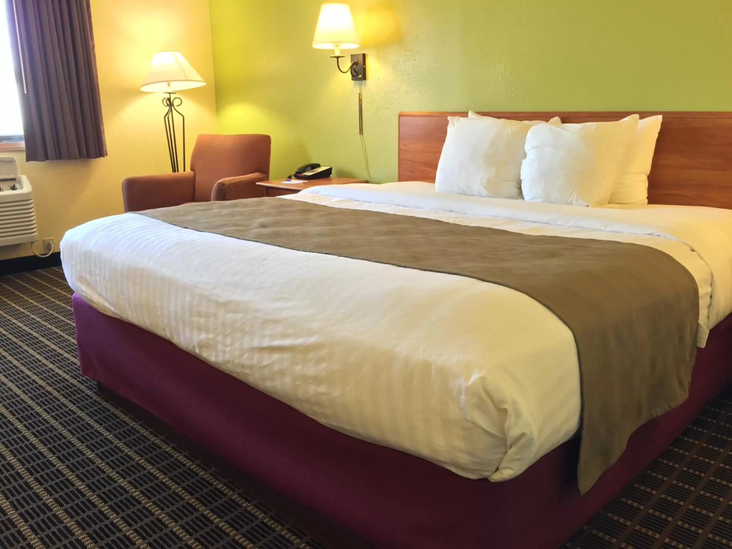 Standard King Room - Non-Smoking  in Quality Inn & Suites Harrington - Milford