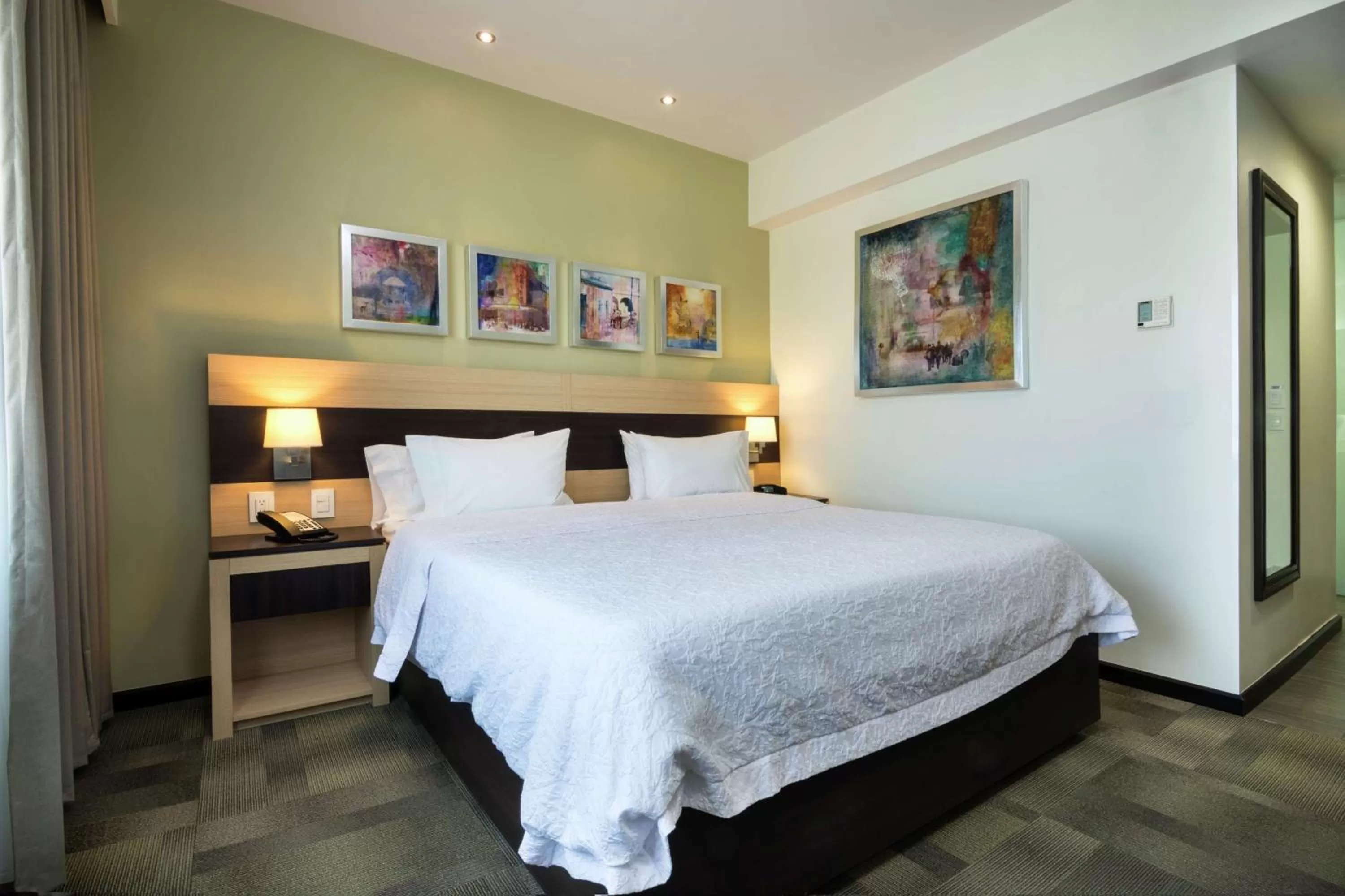 King Room with Roll-In Shower - Mobility and Hearing Access/Non-Smoking in Hampton Inn by Hilton Silao-Aeropuerto, Mexico