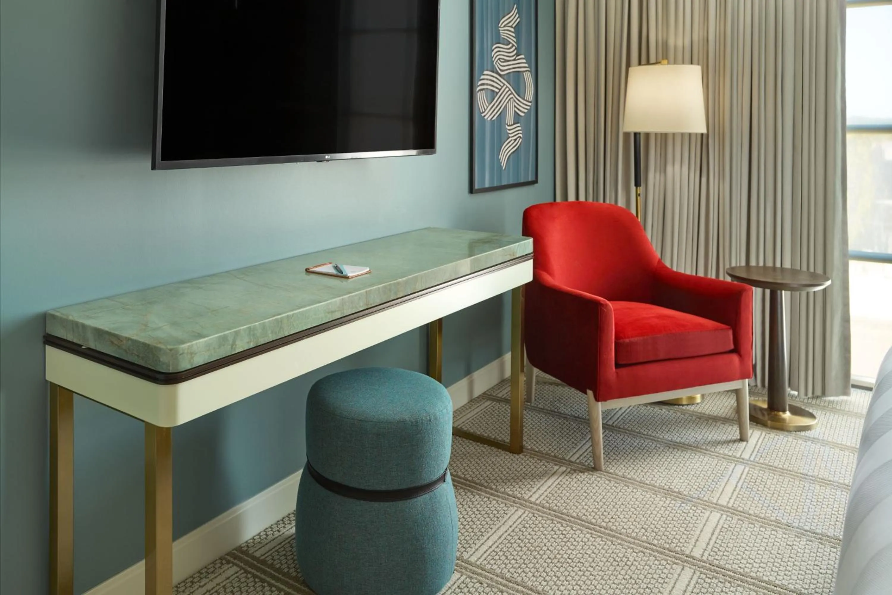 Standard King Room - Hearing Accessible in The Alamite, Tuscaloosa, a Tribute Portfolio Hotel