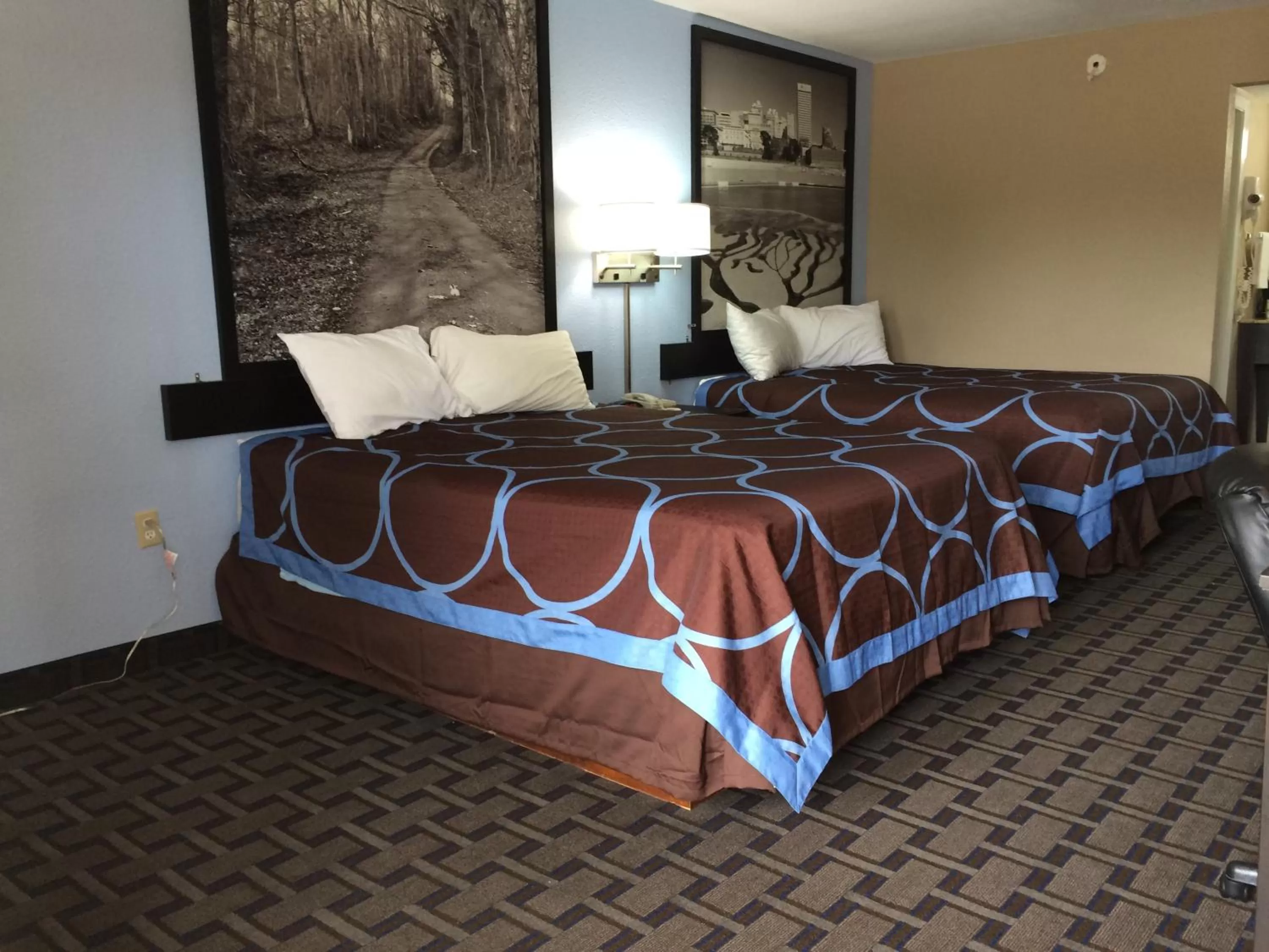 Queen Room with Two Queen Beds - Non-Smoking in Super 8 by Wyndham Lakeland