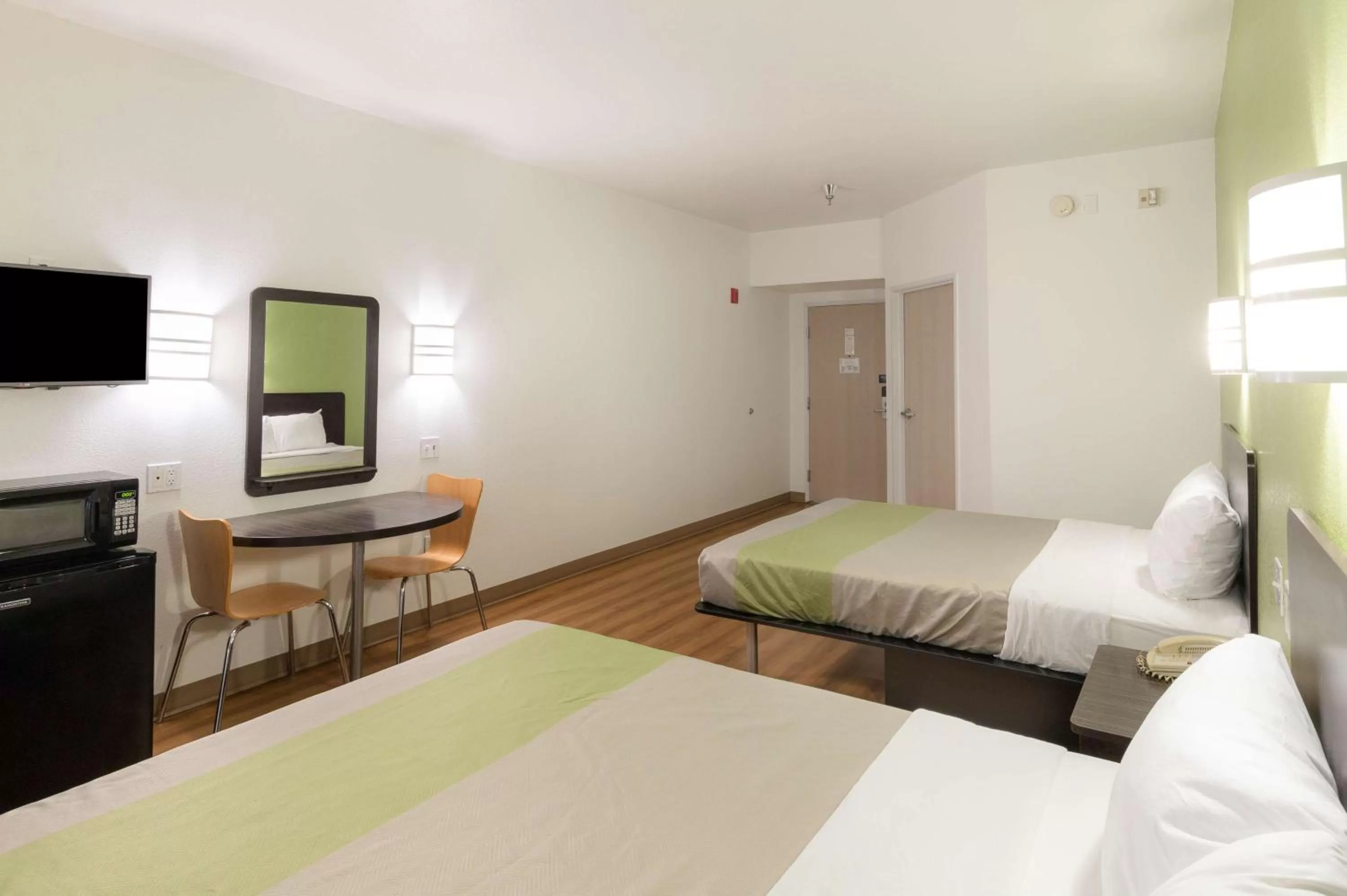 Quadruple Room - single occupancy - Non-Smoking in Motel 6-Hillsboro, TX