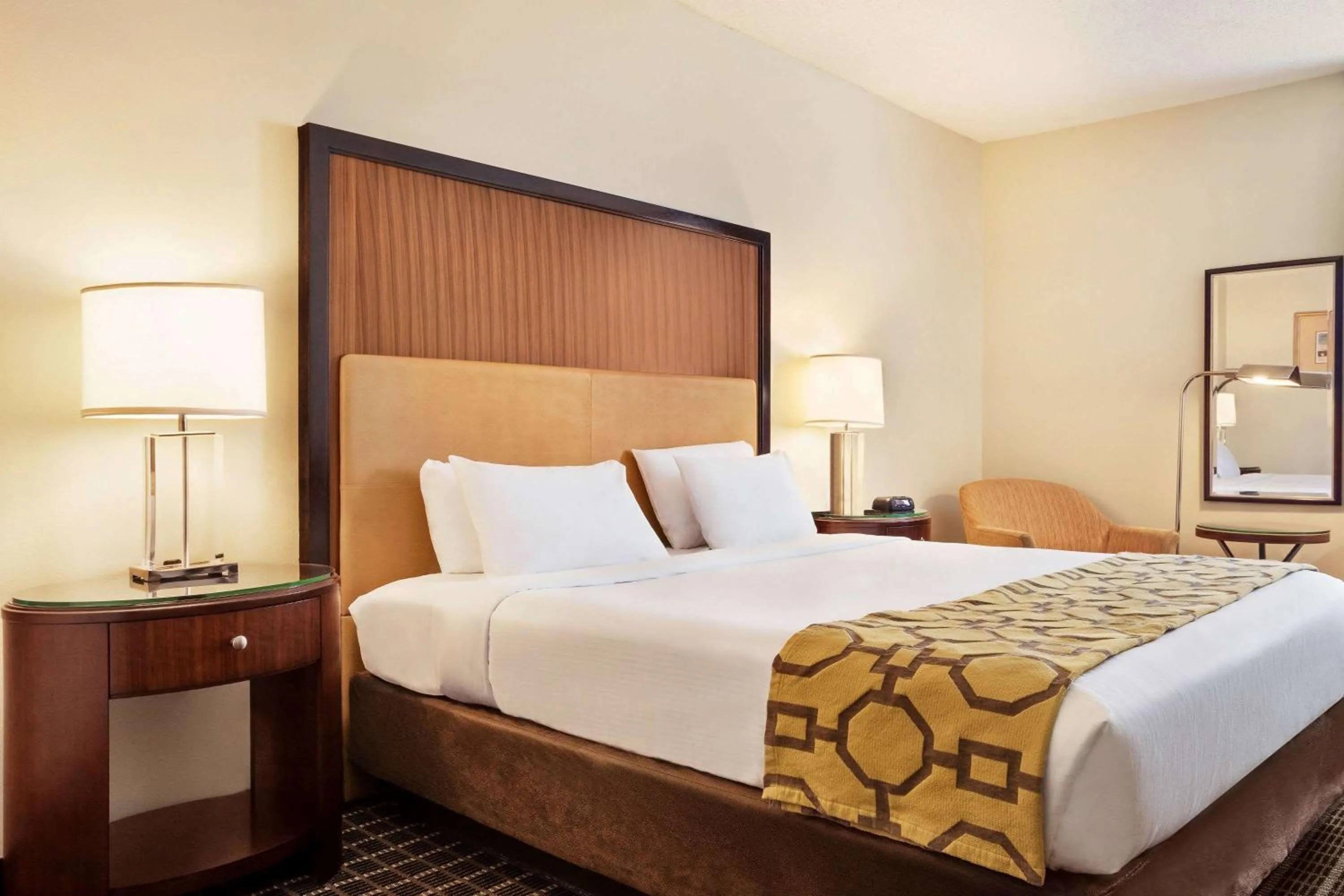 King Room  with Roll In Shower - Mobility/Hearing Impaired/Non-Smoking in Baymont by Wyndham Florida City