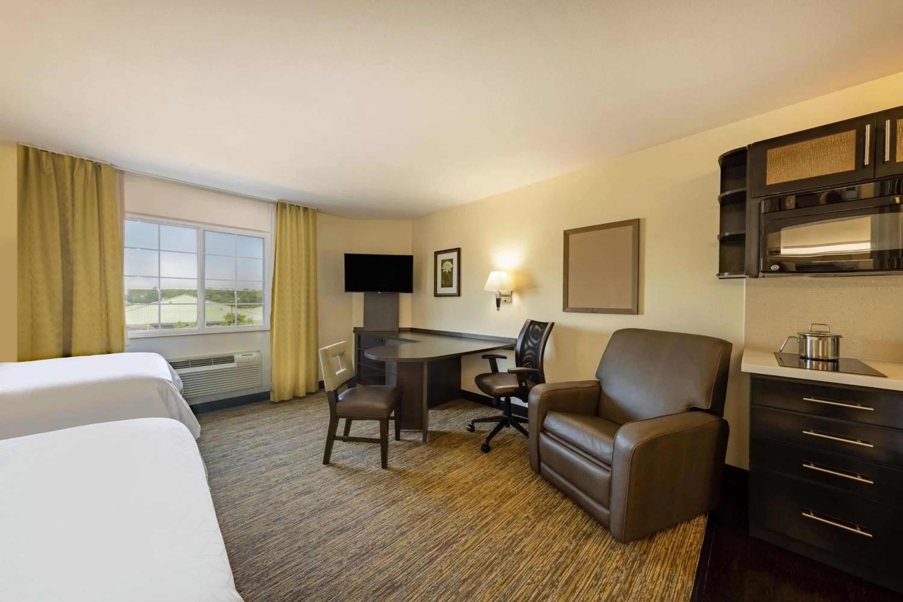 Queen Suite - Non-Smoking in Candlewood Suites Springfield-Medical District by IHG
