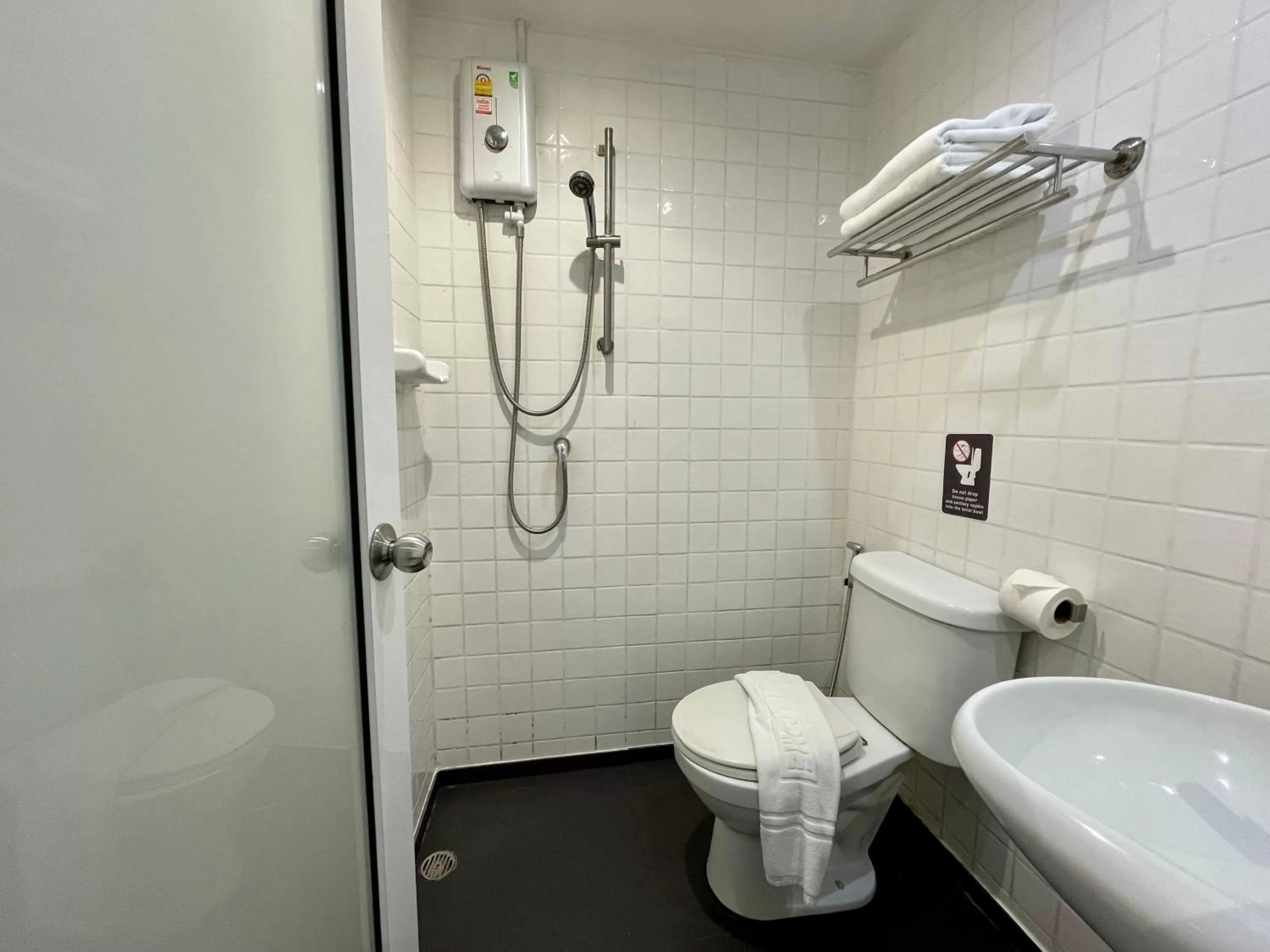 Economy Twin Room in My Hotel Pratunam