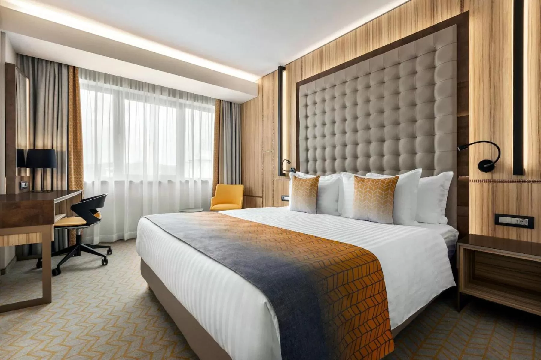 Queen Room - Mobility Access/Non-Smoking in Ramada by Wyndham Ramnicu Valcea