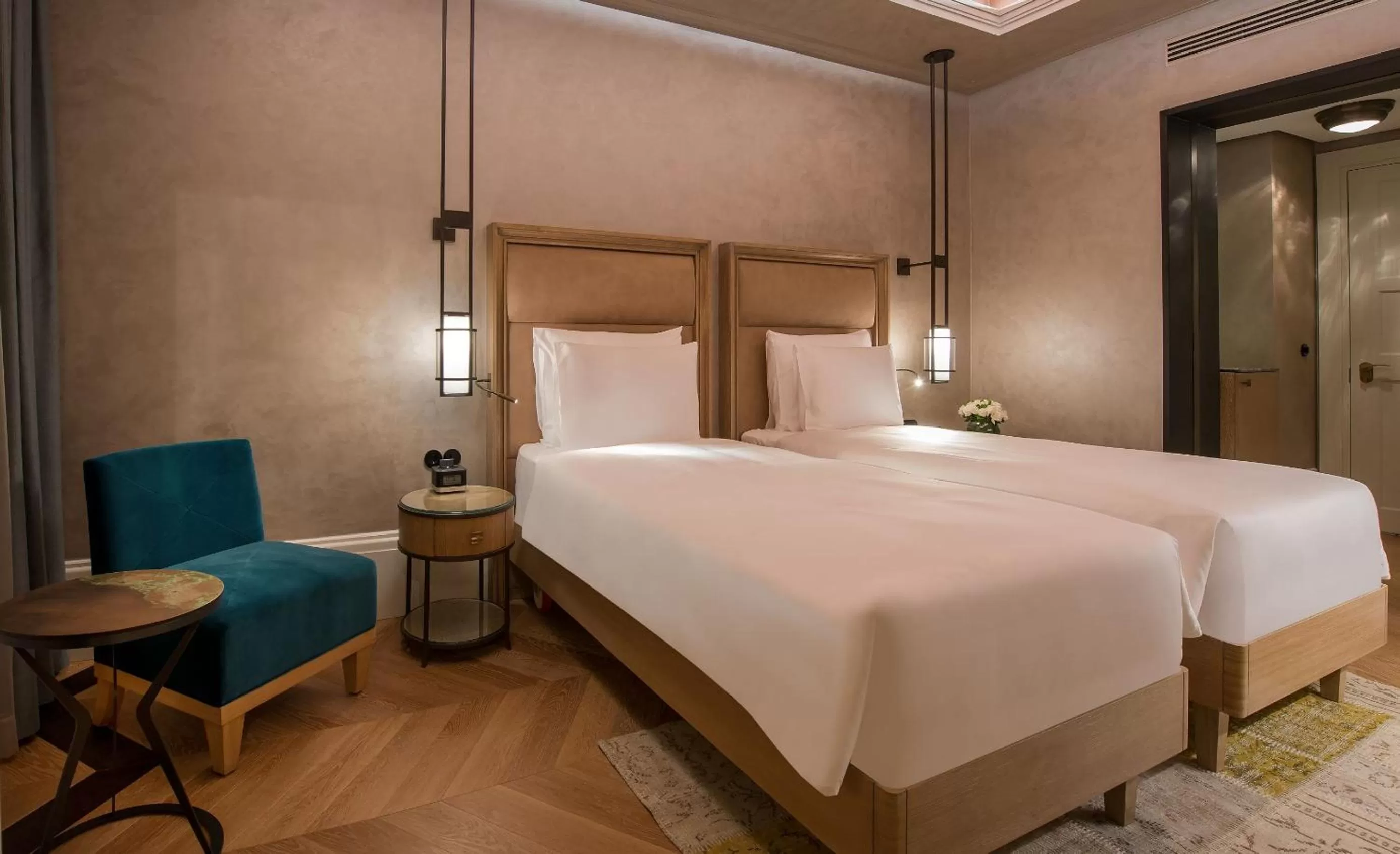 Twin Room in 10 Karakoy