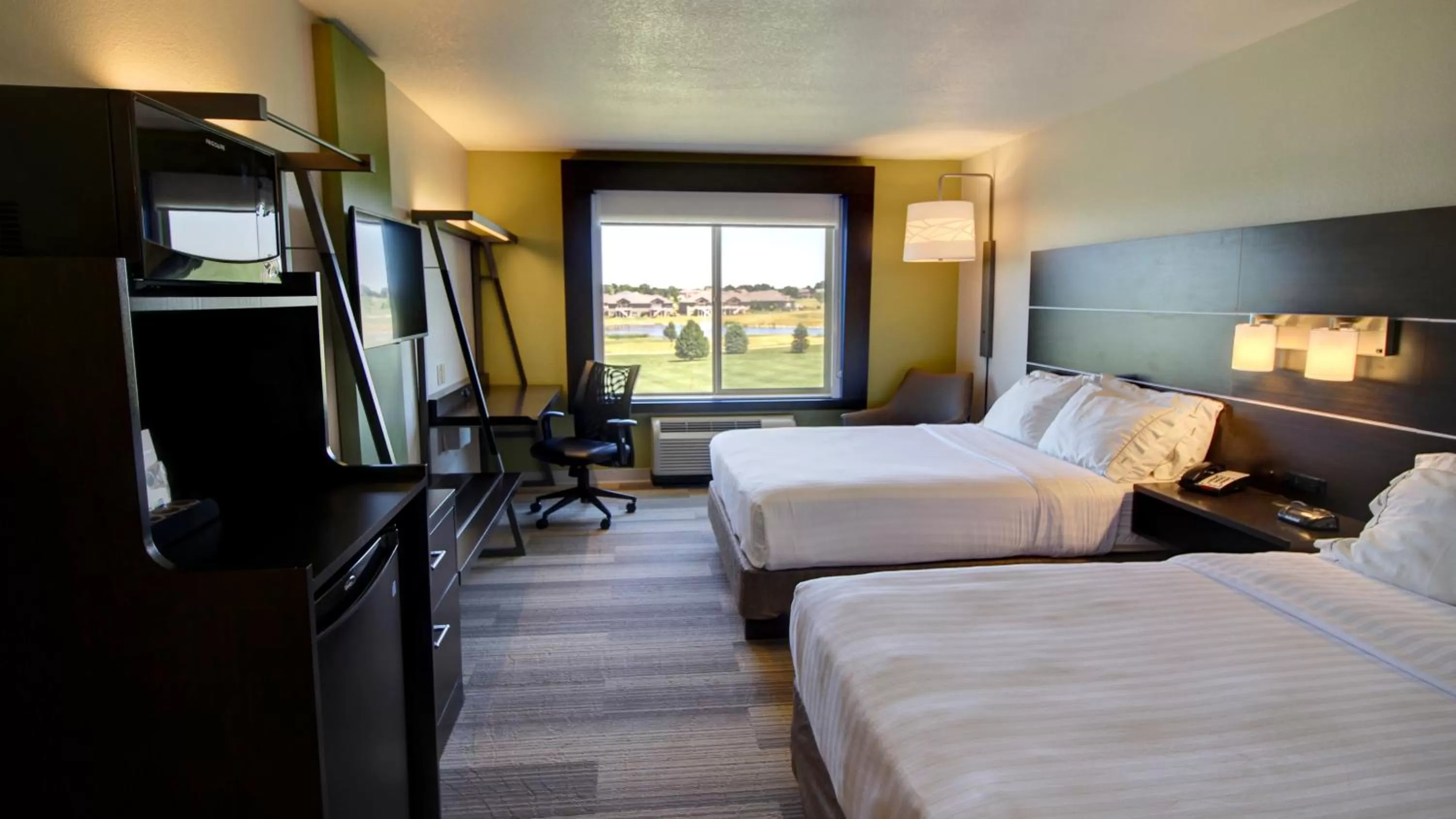 Standard Queen Room with Two Queen Beds in Holiday Inn Express & Suites Sioux Center by IHG