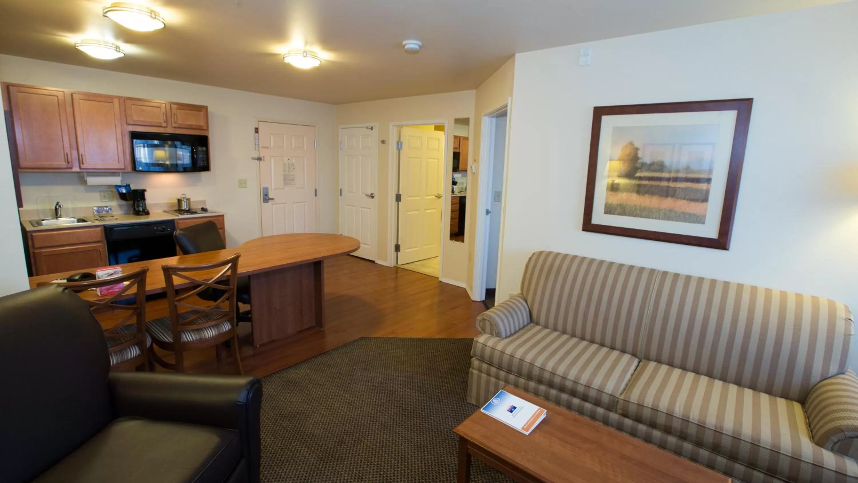 One-Bedroom King Suite with Kitchen in Candlewood Suites Springfield by IHG