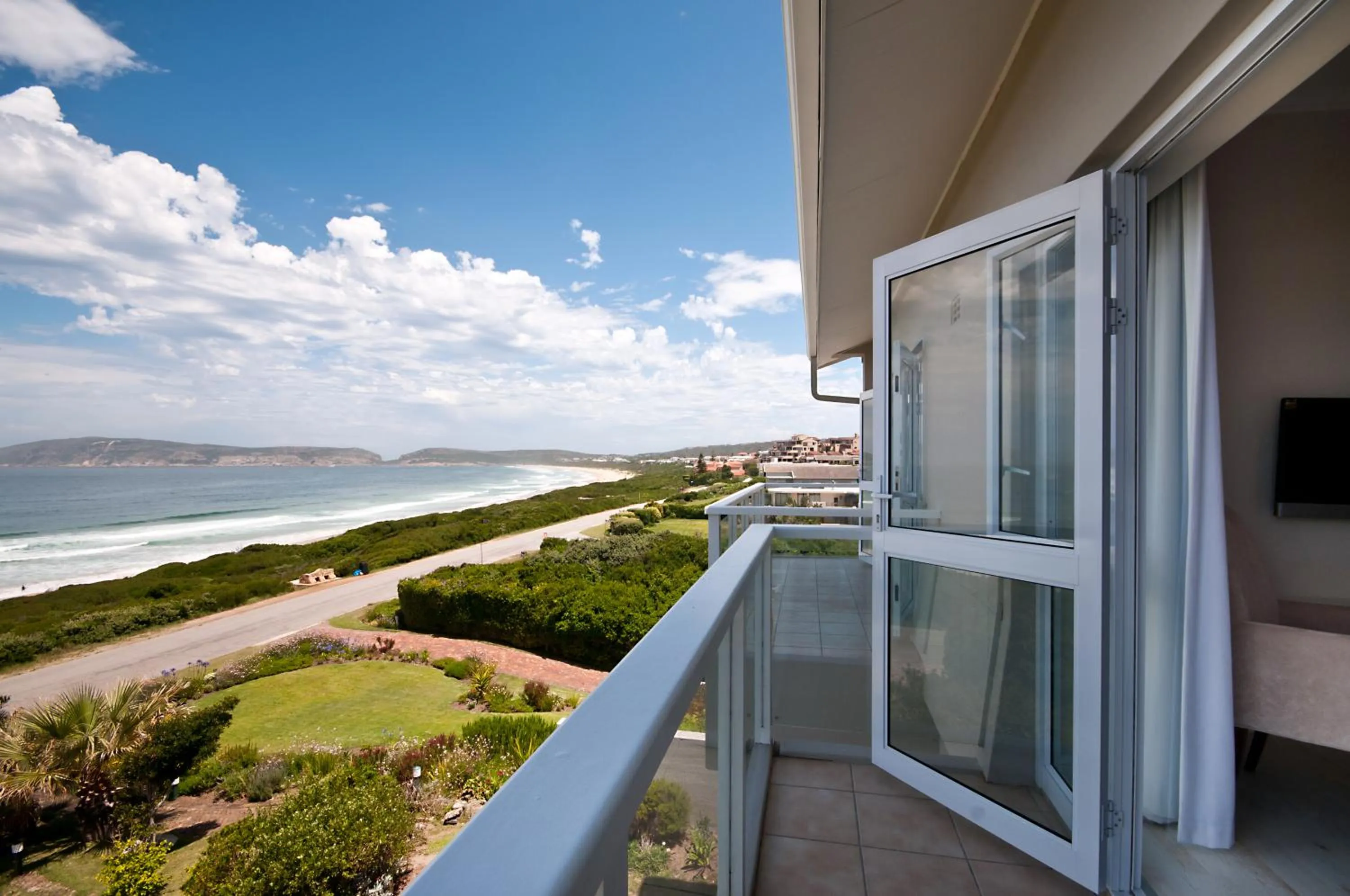 Sea View Suite with Balcony in The Robberg Beach Lodge - Lion Roars Hotels & Lodges