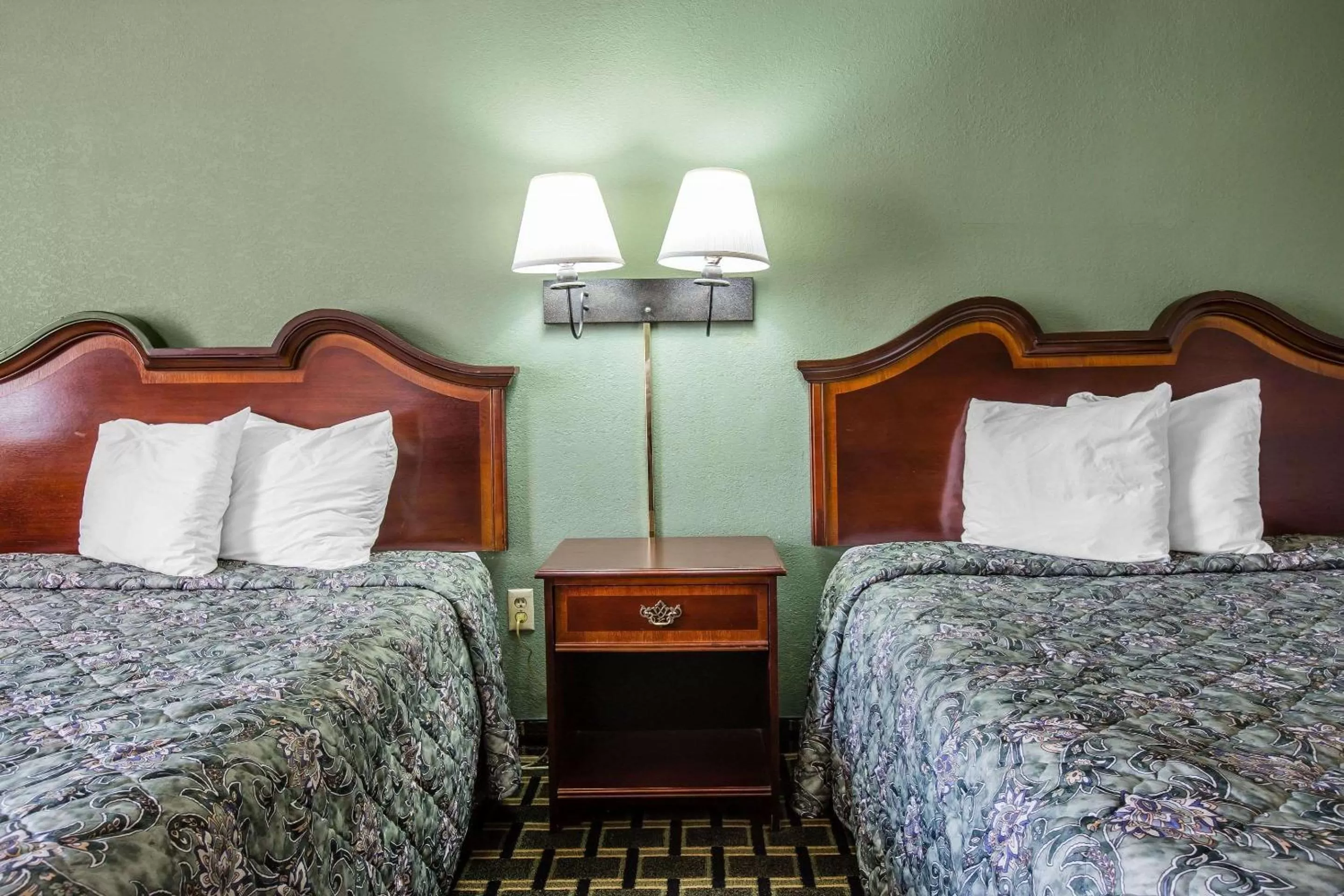 Queen Room with Two Queen Beds - Smoking in Rodeway Inn