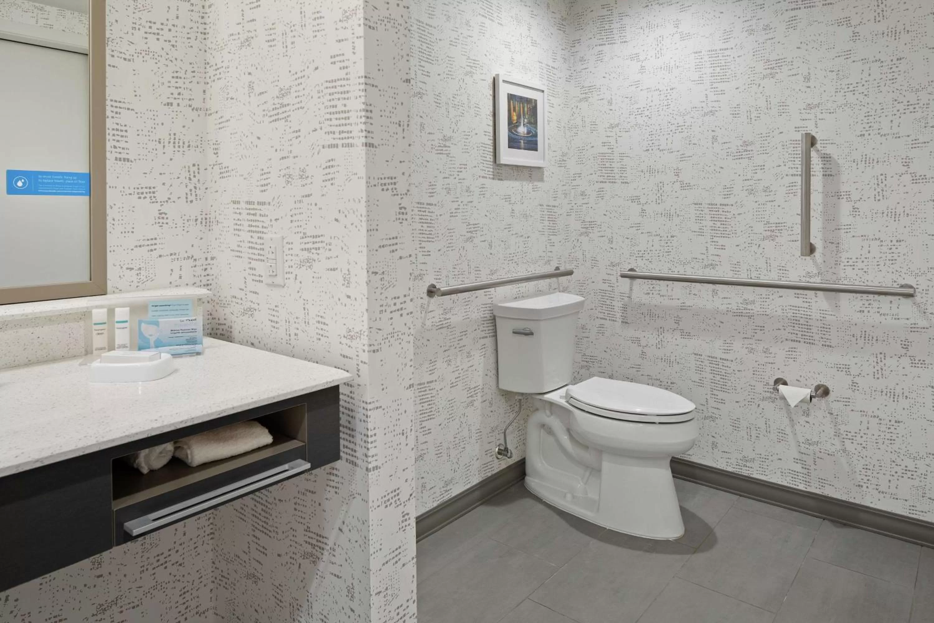 Queen Room with Two Queen Beds - Non-Smoking in Hampton Inn & Suites Cranberry Township/Mars