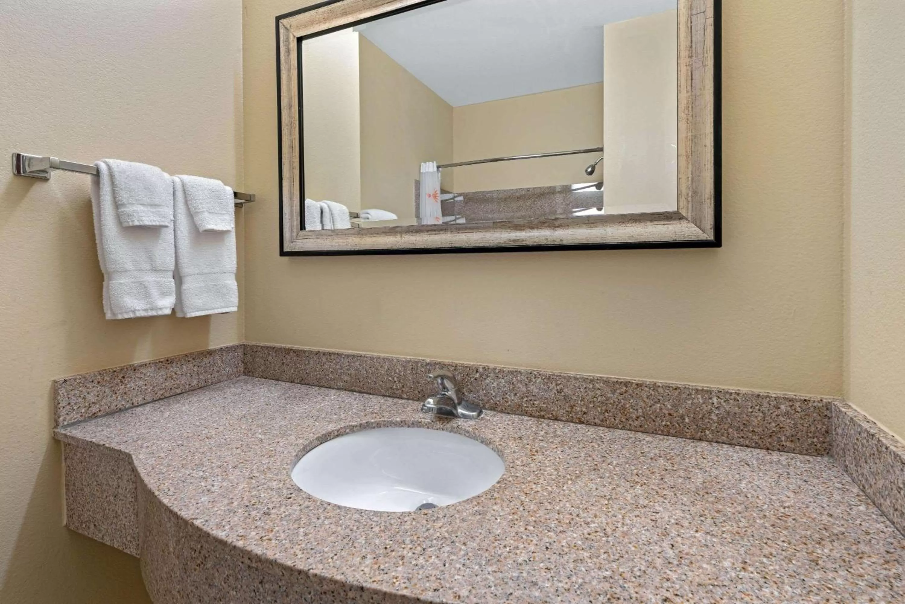 Deluxe King Suite with Mobility/Hearing Impaired Access - Non-Smoking in La Quinta by Wyndham Morgan City