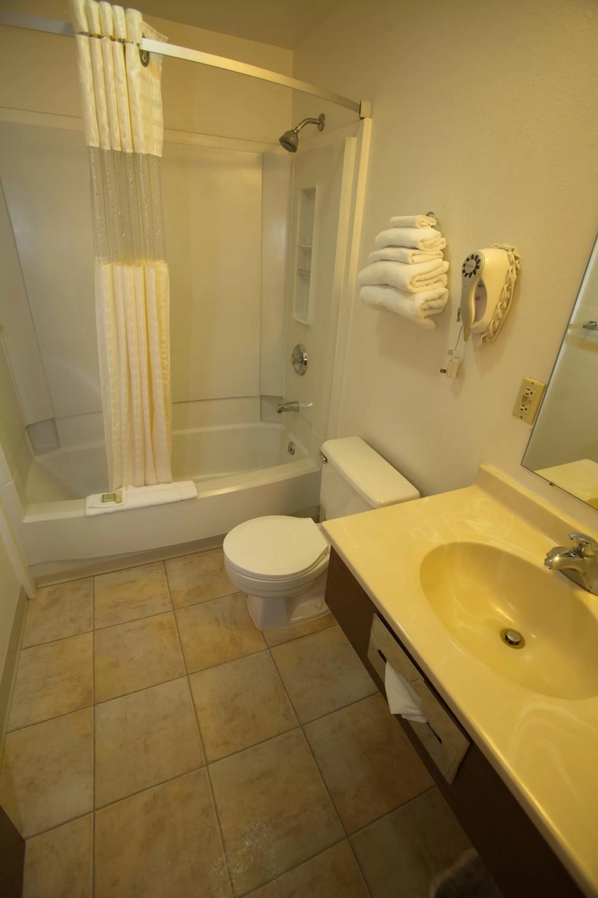 King Room - Mobility Accessible/Non-Smoking in Super 8 by Wyndham Elko