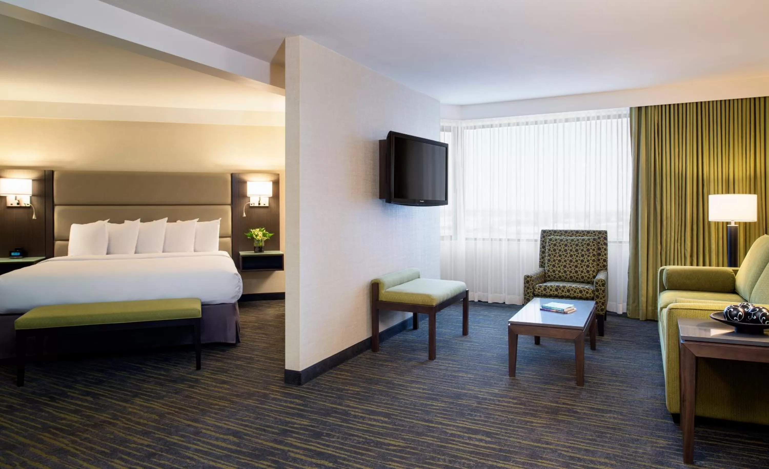 Suite (Corner King) in Saskatoon Inn & Conference Centre