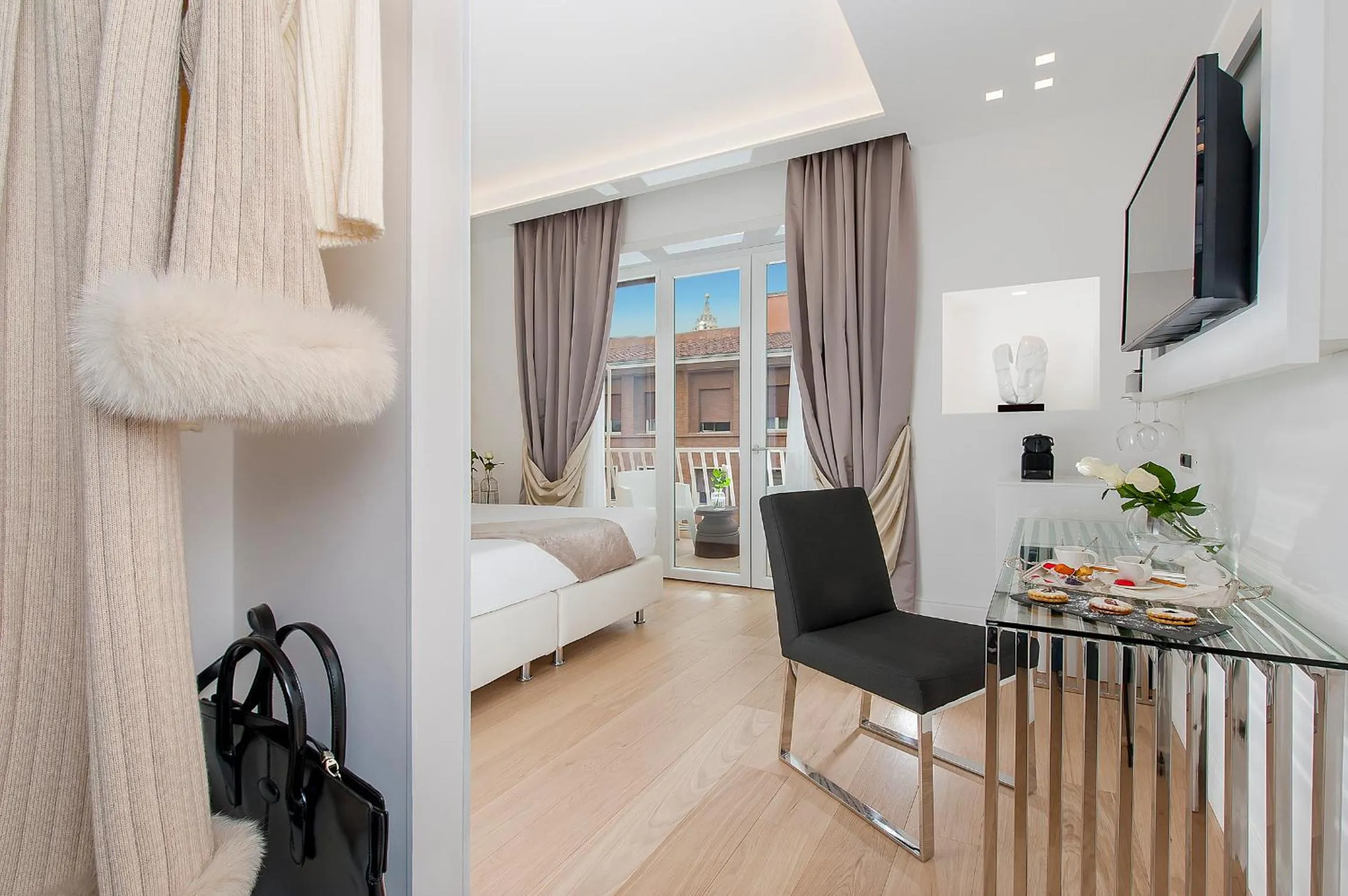 Superior Double or Twin Room with balcony in Vatican Style