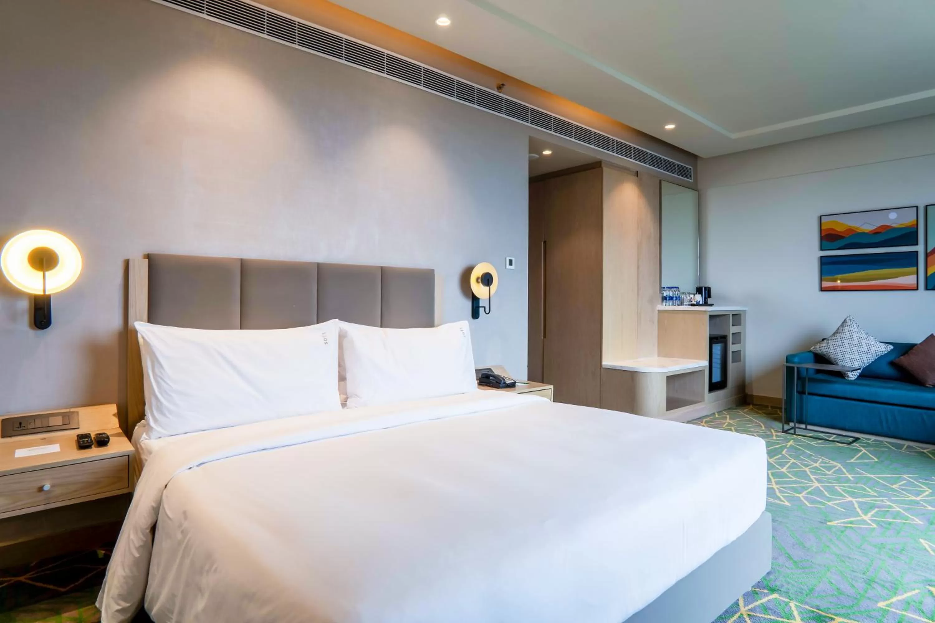 Premium King Room (Early Check-in ( 1100 hrs), F&SB discount 15%) - subject to availability in Holiday Inn Katra Vaishno Devi by IHG