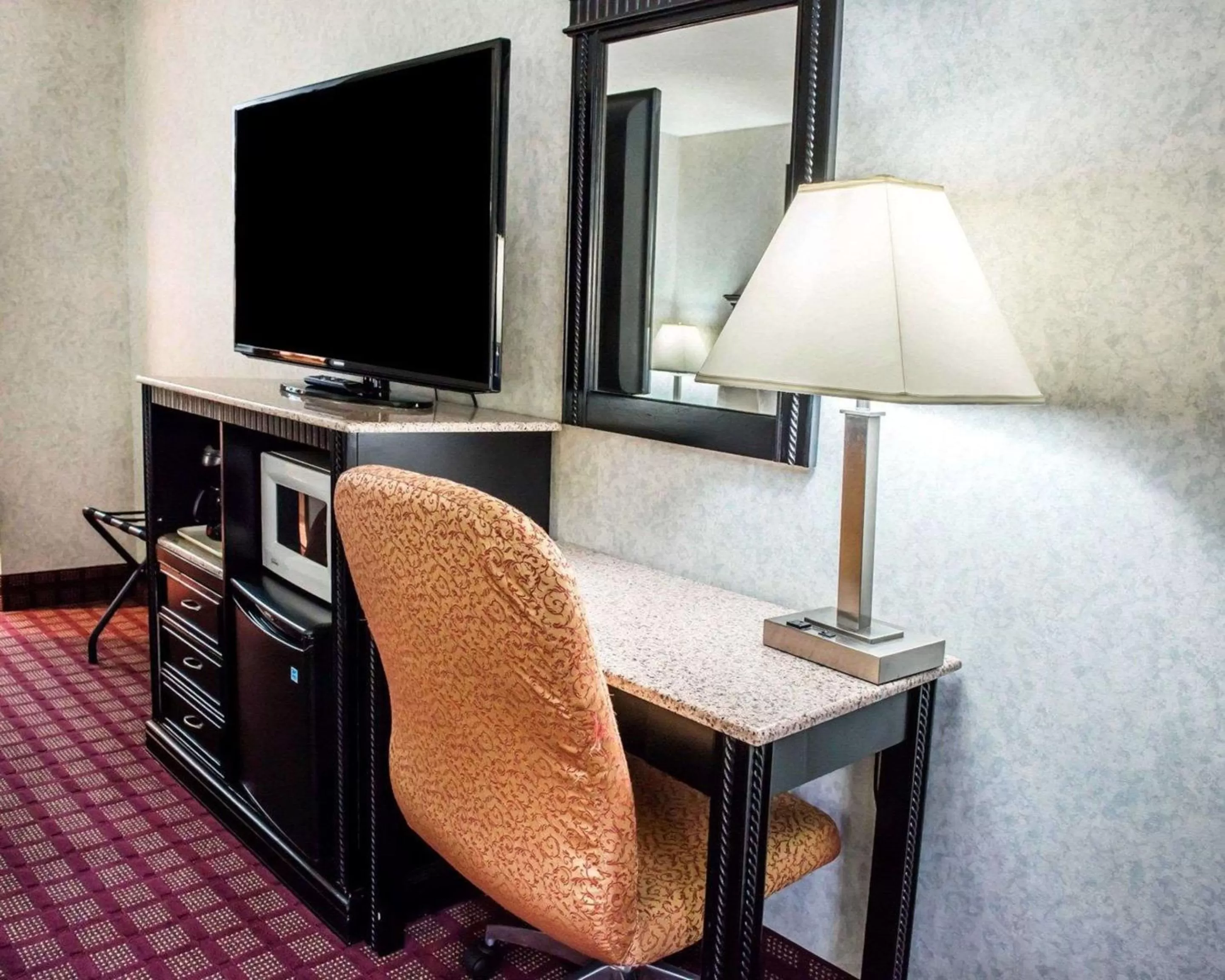 Double Room with Two Double Beds - Non-Smoking in Quality Inn & Suites Gibsonia - Pittsburgh North