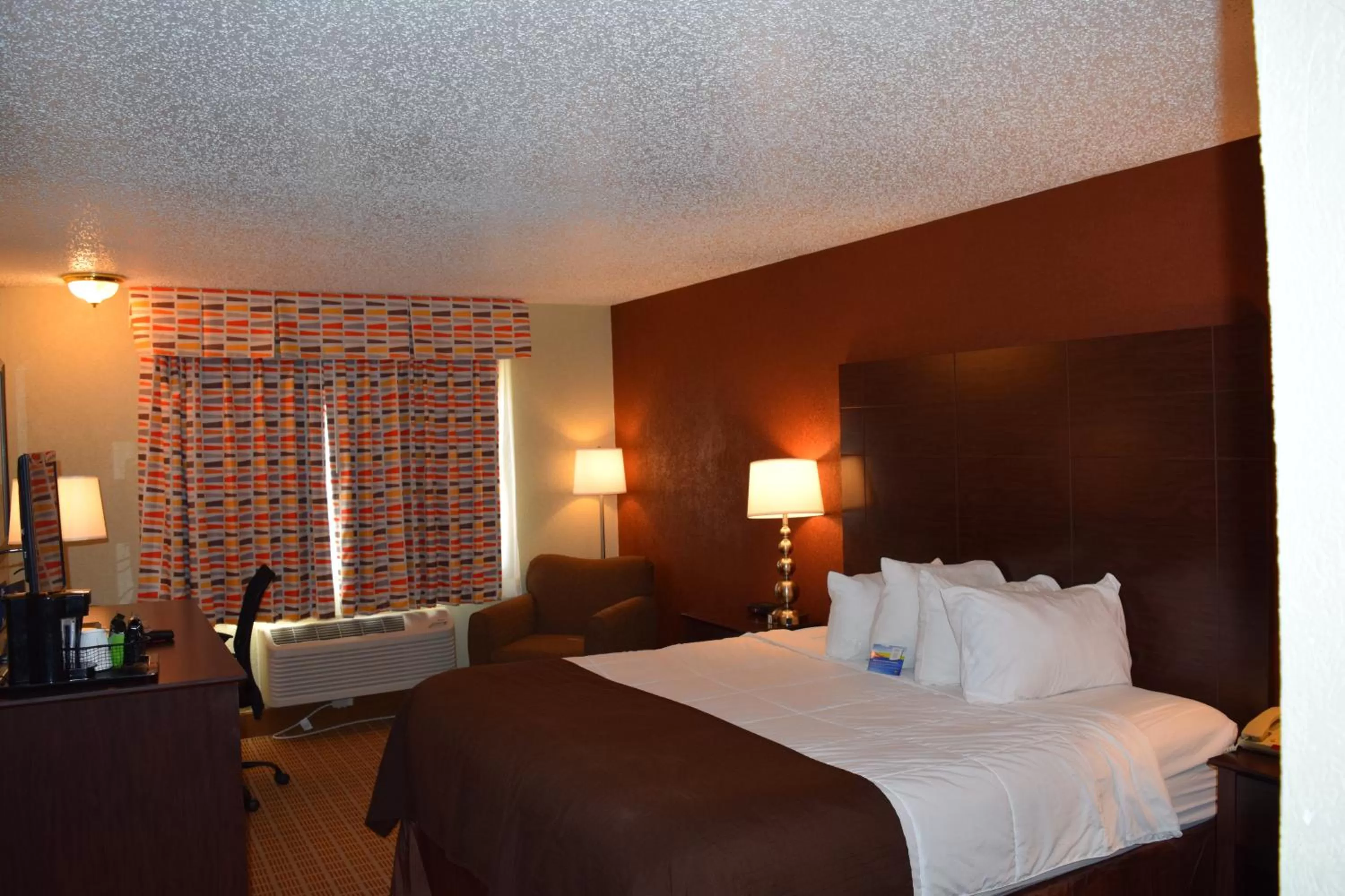 Business King Room - Non-Smoking in Baymont by Wyndham Midland Airport