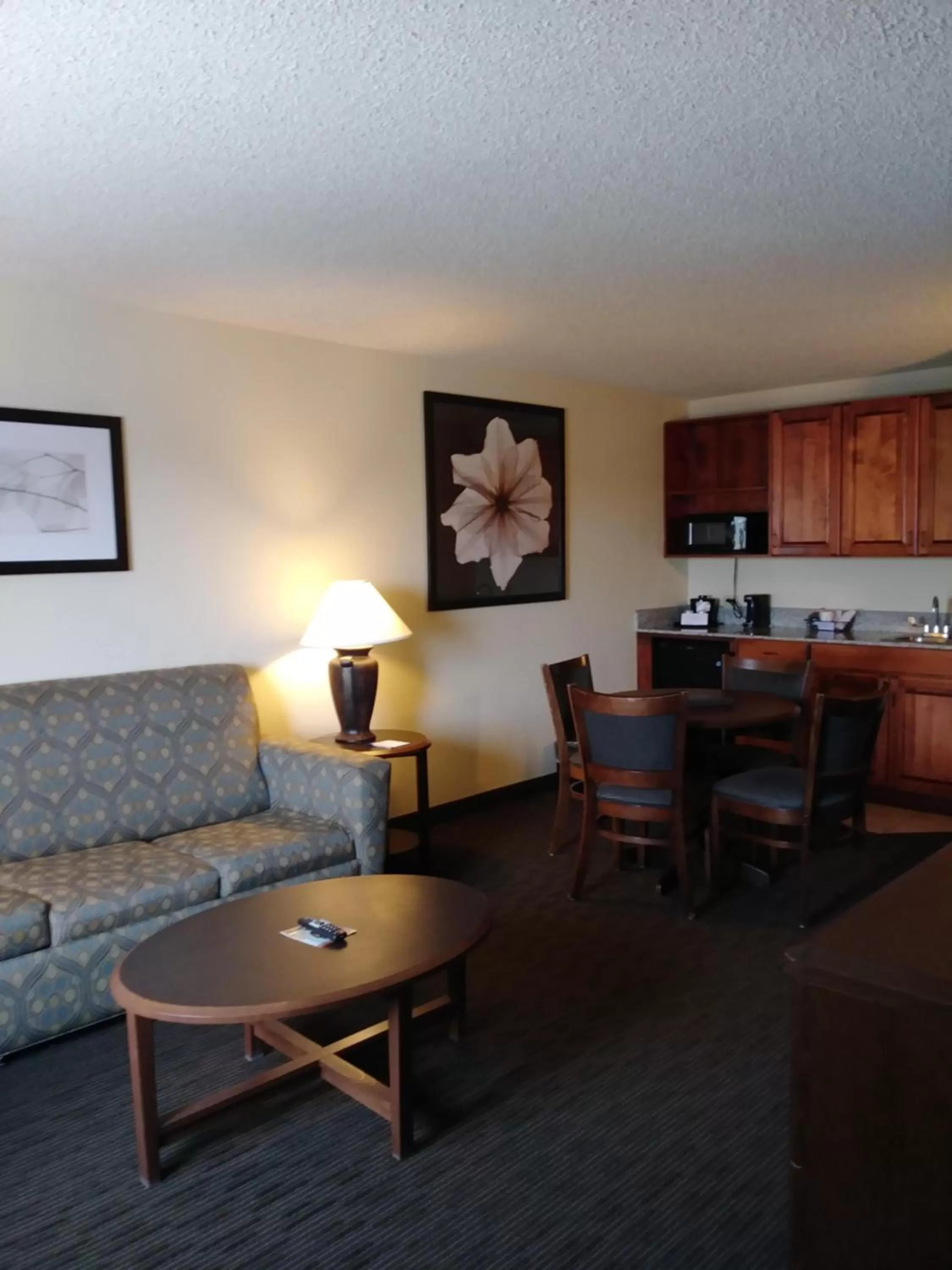 Premier King Suite - Non-Smoking in AmericInn by Wyndham Windsor Ft. Collins