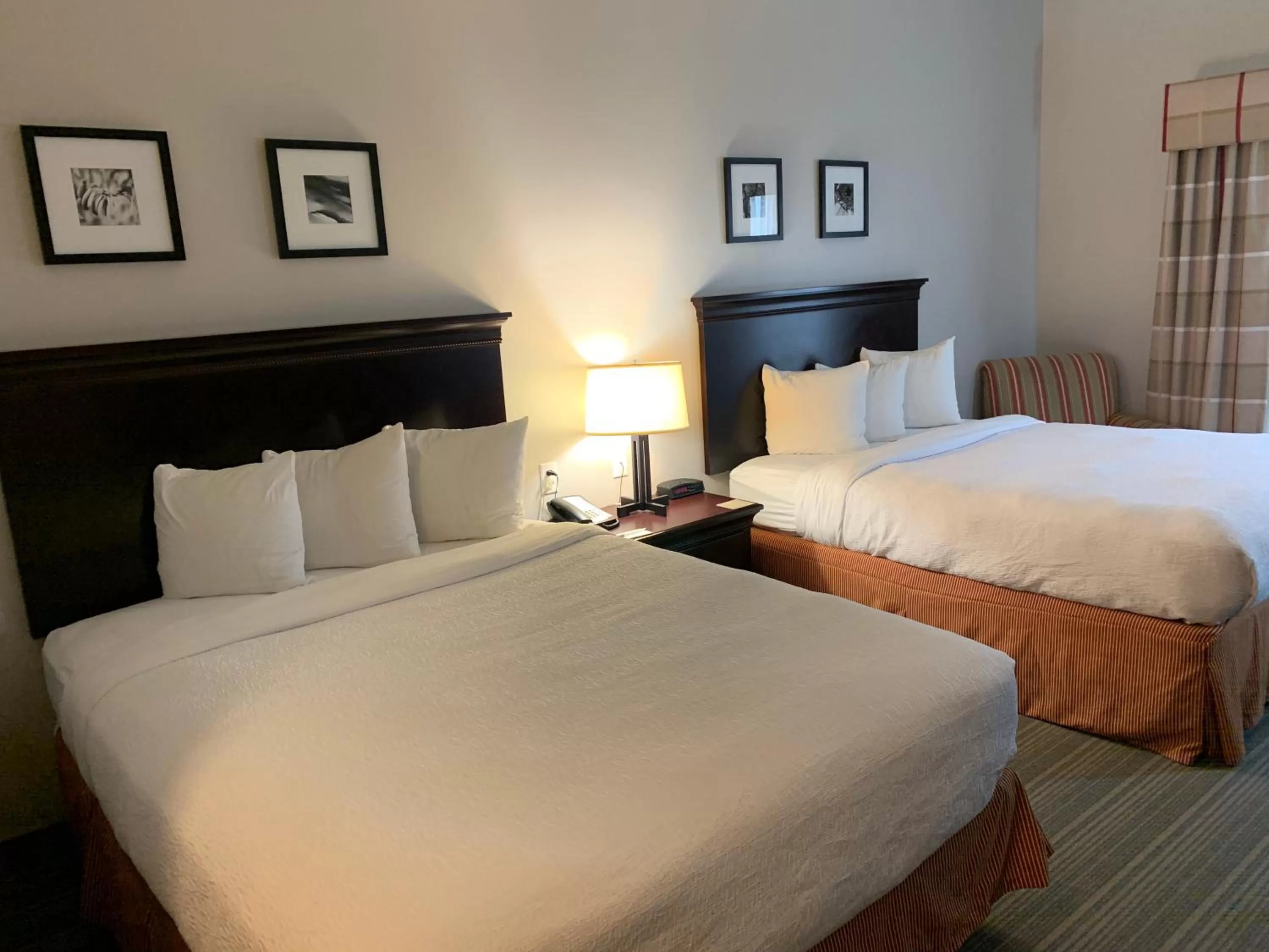 Queen Room with Two Queen Beds in Country Inn & Suites by Radisson, Kearney, NE