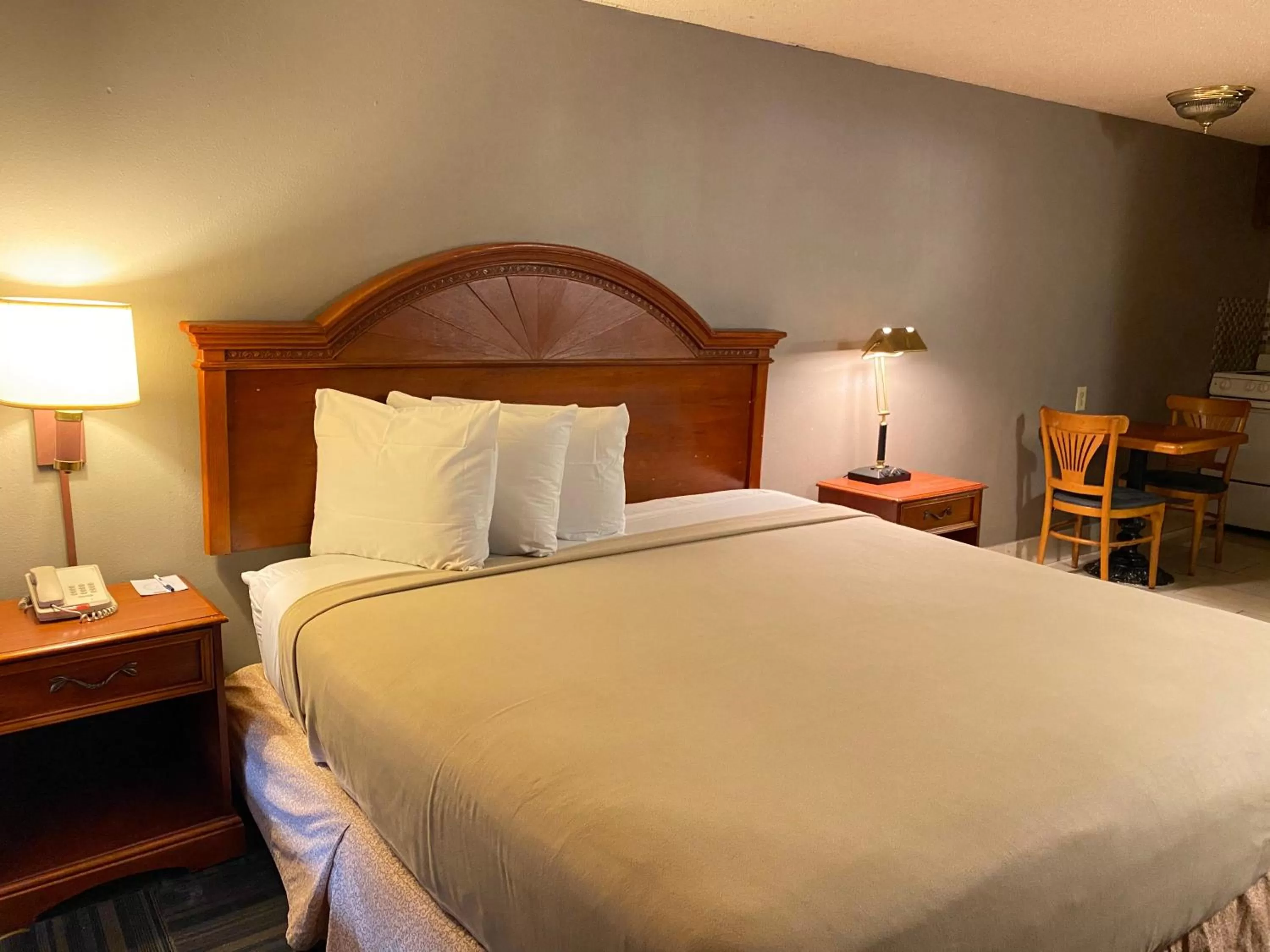 King Room - Non-Smoking in Travelodge by Wyndham Laurel Ft Meade Near NSA