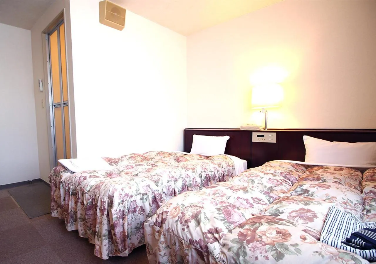 Twin Room - Non-Smoking in Royal Inn Shinyamaguchi Ekimae