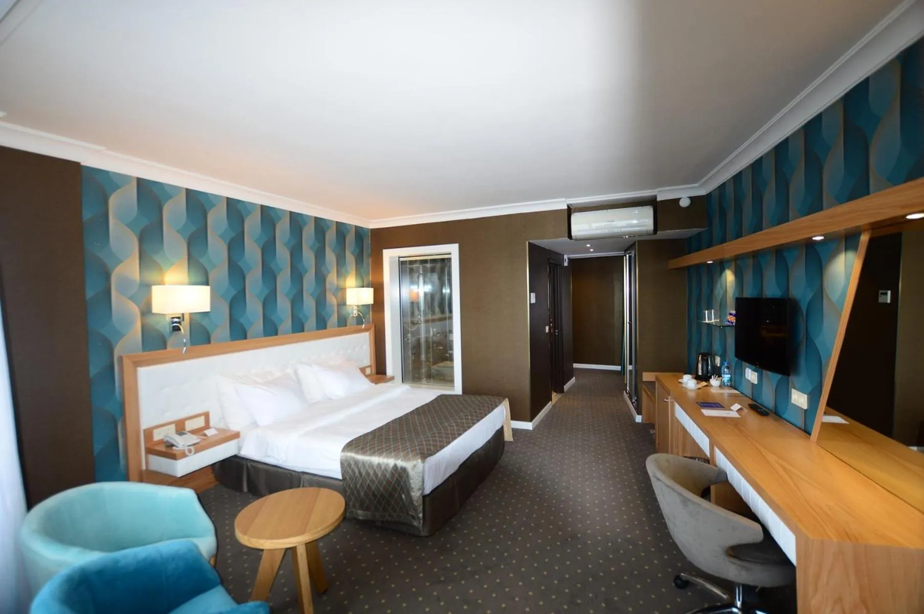 Deluxe Double or Twin Room with City View in Akol Hotel