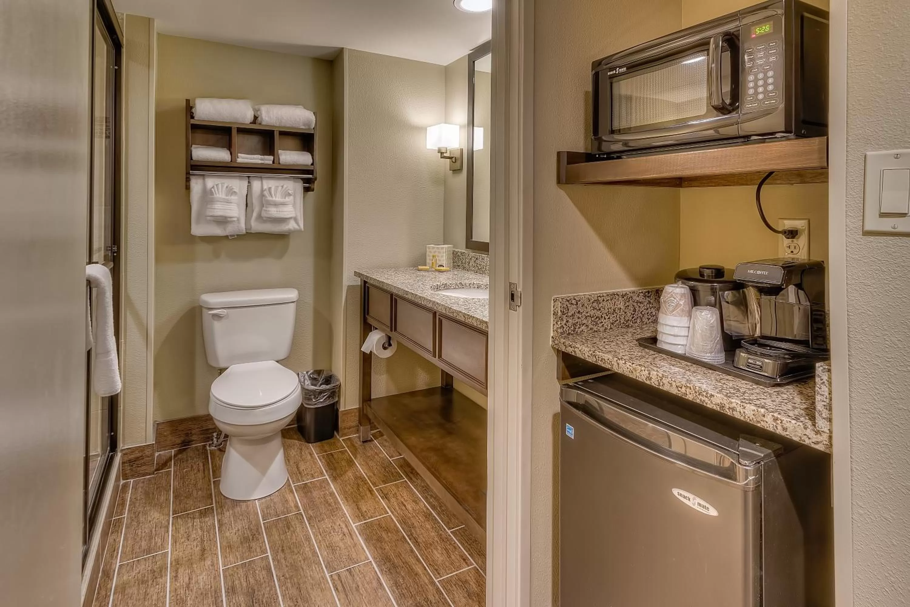 King Room - Non-Smoking in La Quinta by Wyndham Pigeon Forge