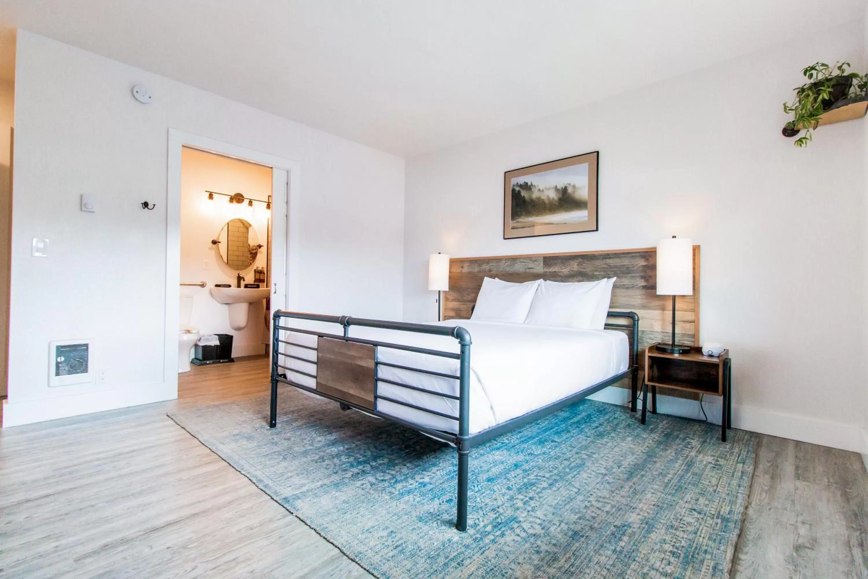 Single ADA Queen Room in SCP Depoe Bay