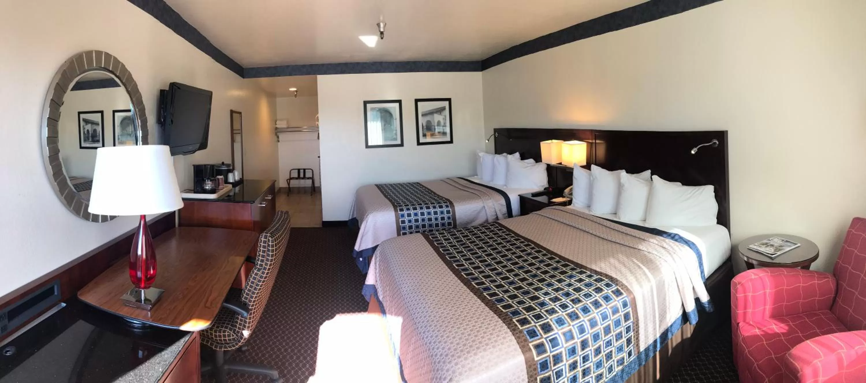 Queen Room with Two Queen Beds in Oakridge Inn