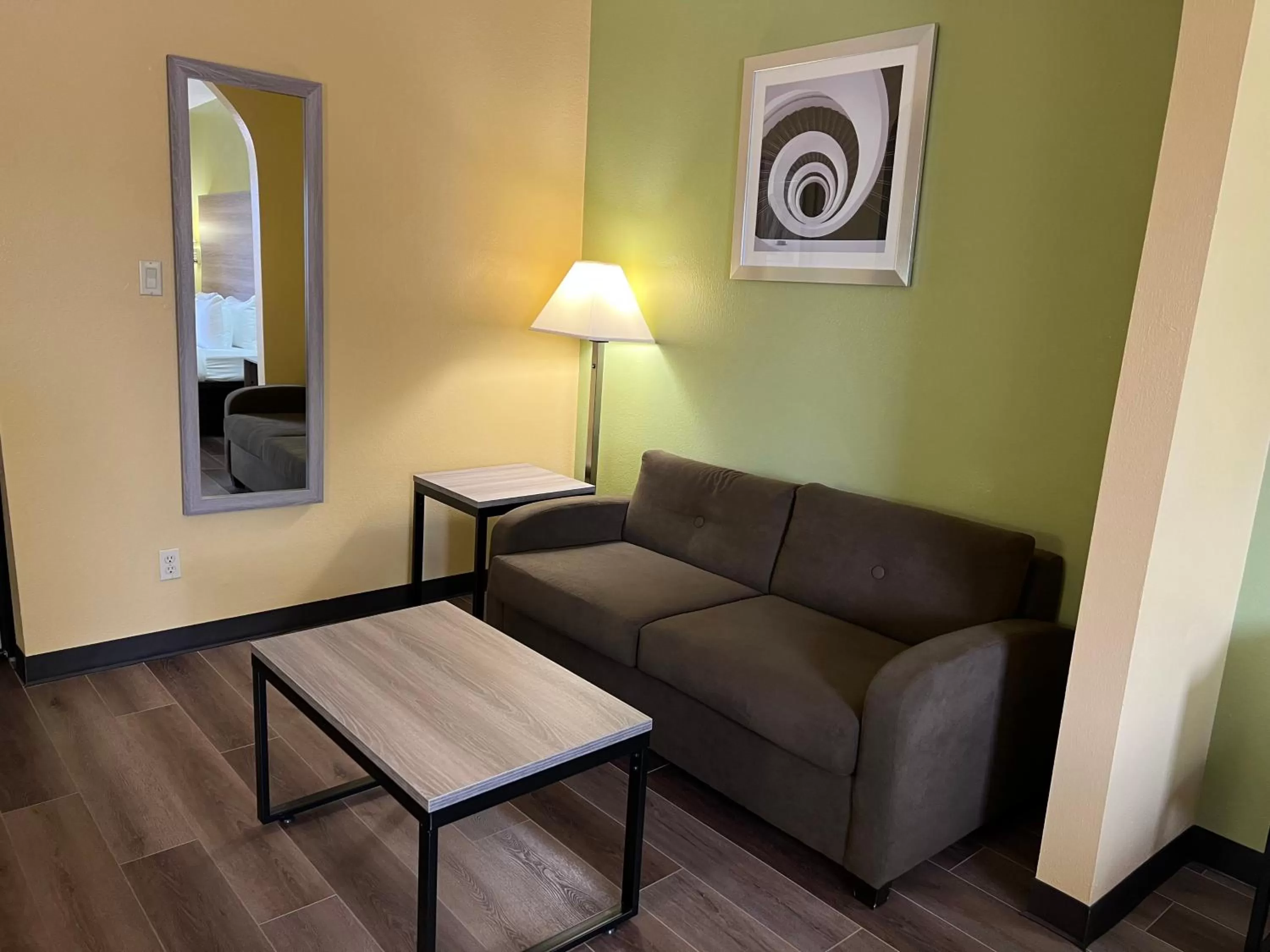 King Room with Sofa - Disability Access/Non Smoking in Quality Inn Bay City TX