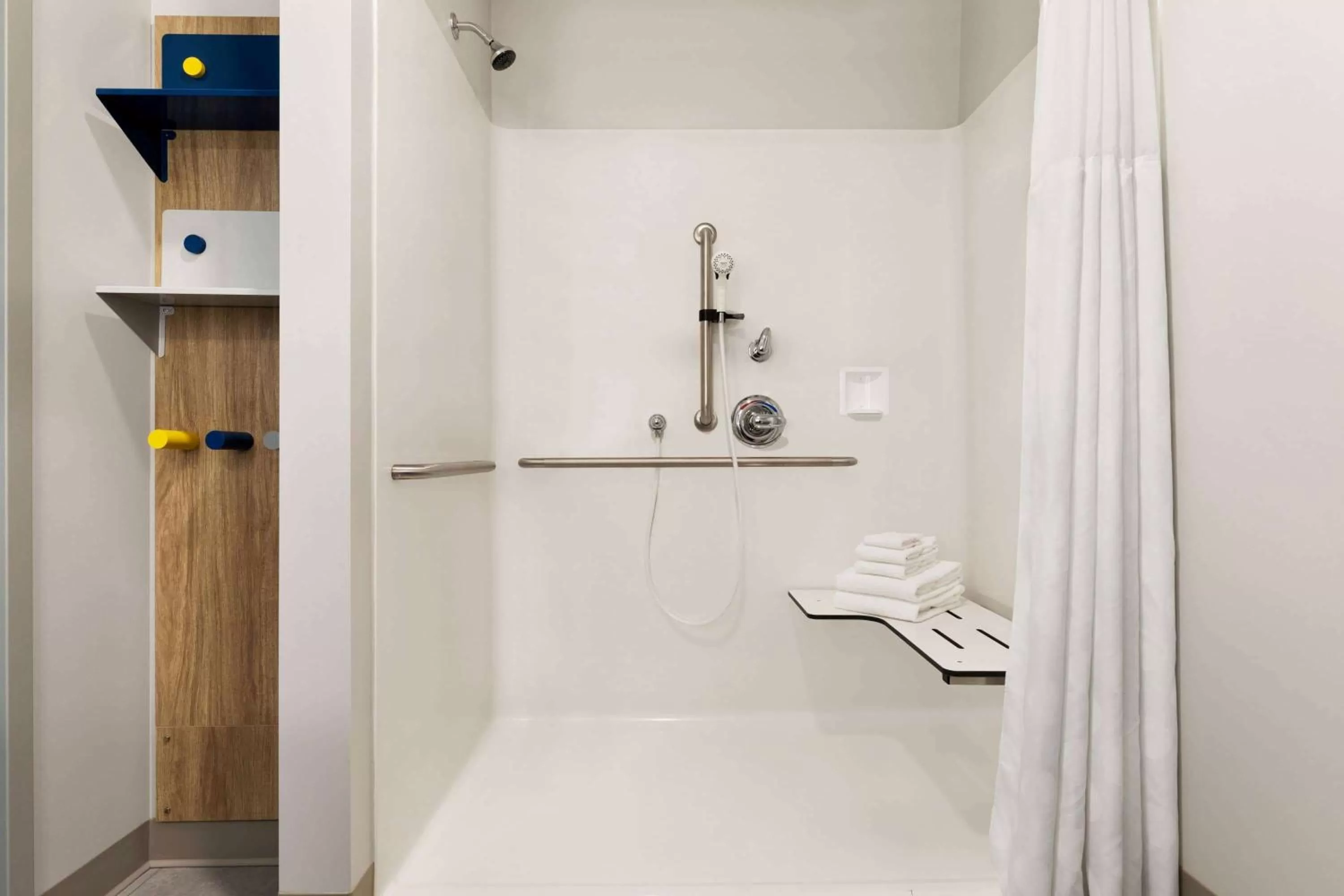 King Room - Mobility Access/Non-Smoking in Microtel Inn Suites by Wyndham Lac-Megantic