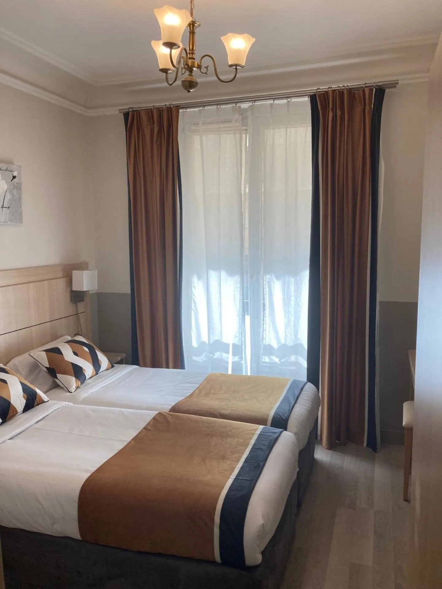 Double Room in Hotel Phenix Paris