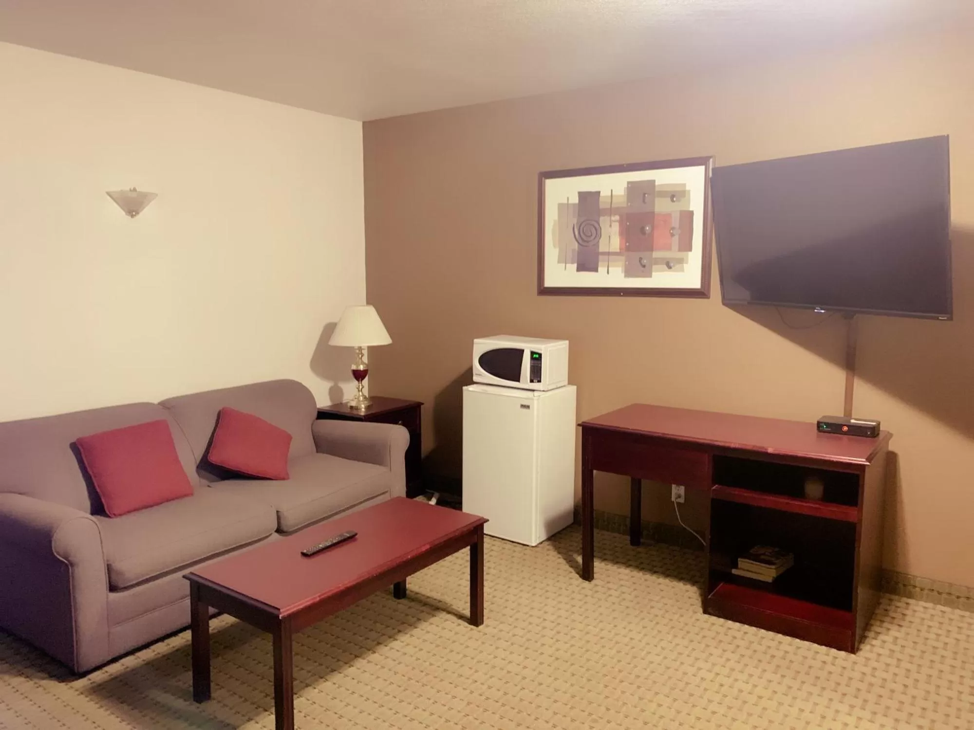 One-Bedroom Executive Business King Suite - Non-Smoking in Ramada by Wyndham Red Deer Hotel & Suites