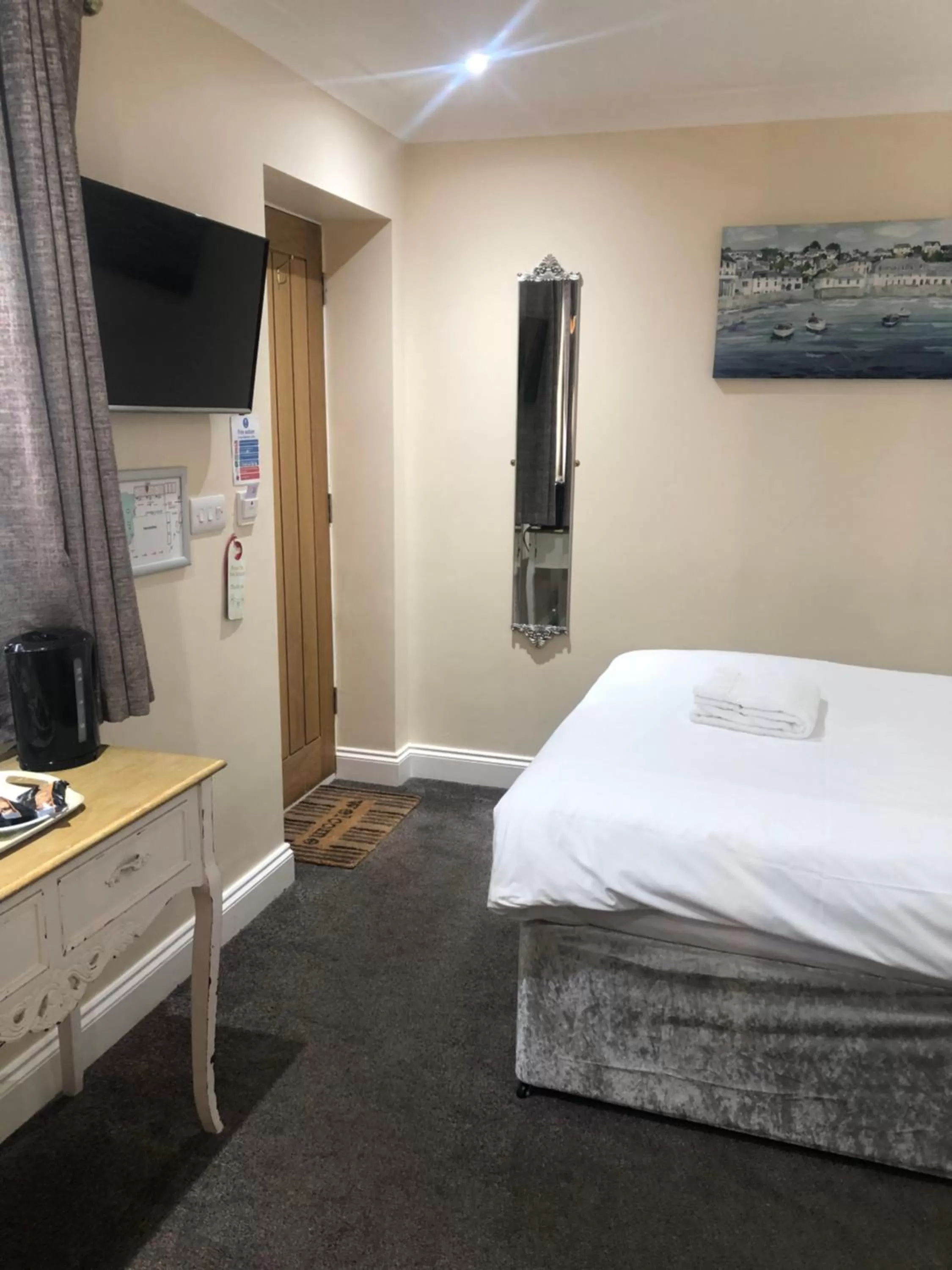 Double Room - Disability Access in Queen Phillippa