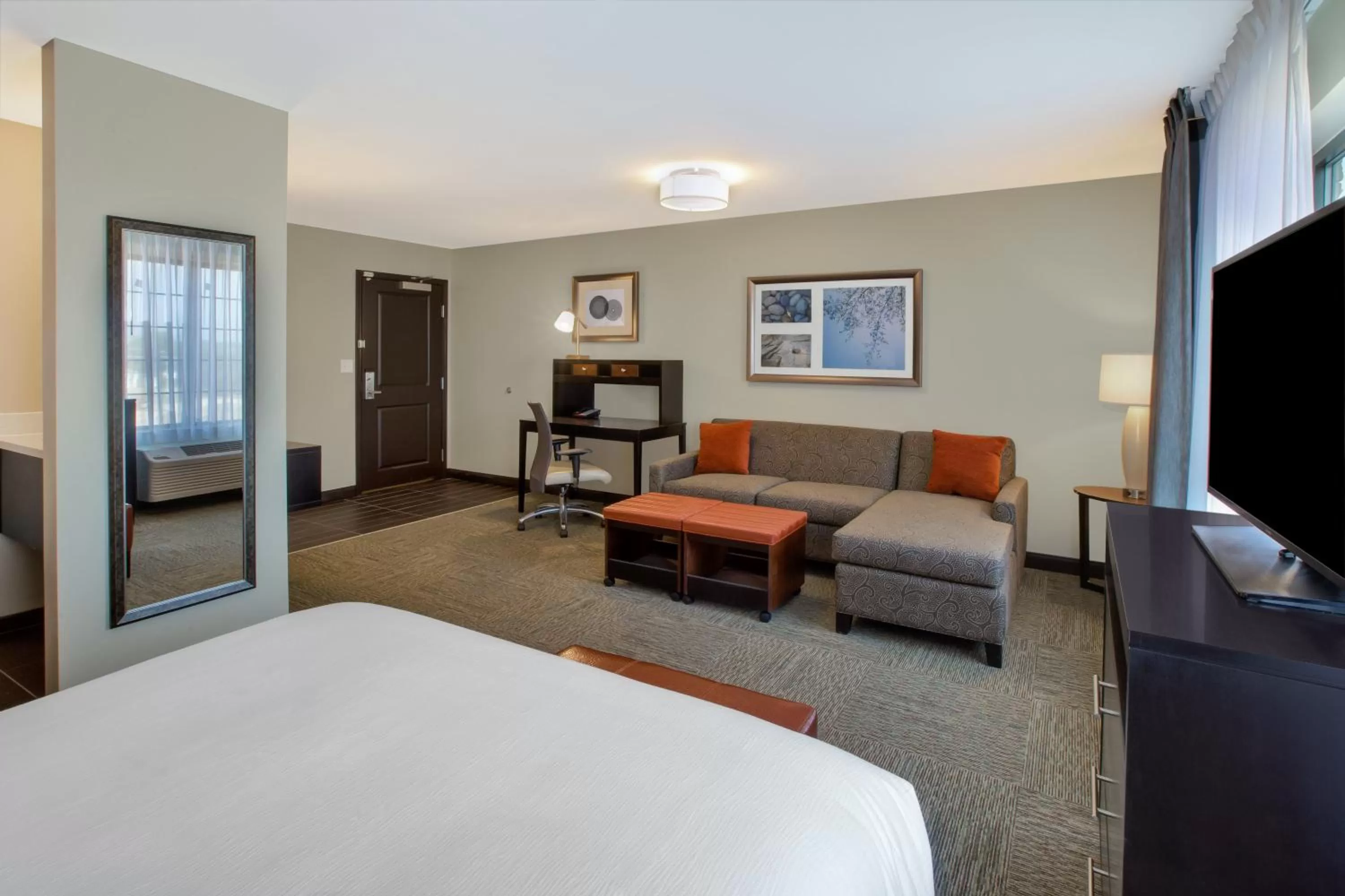 Queen Studio Suite - Disability Acces Tub/Non-Smoking in Staybridge Suites - Benton Harbor-St. Joseph, an IHG Hotel