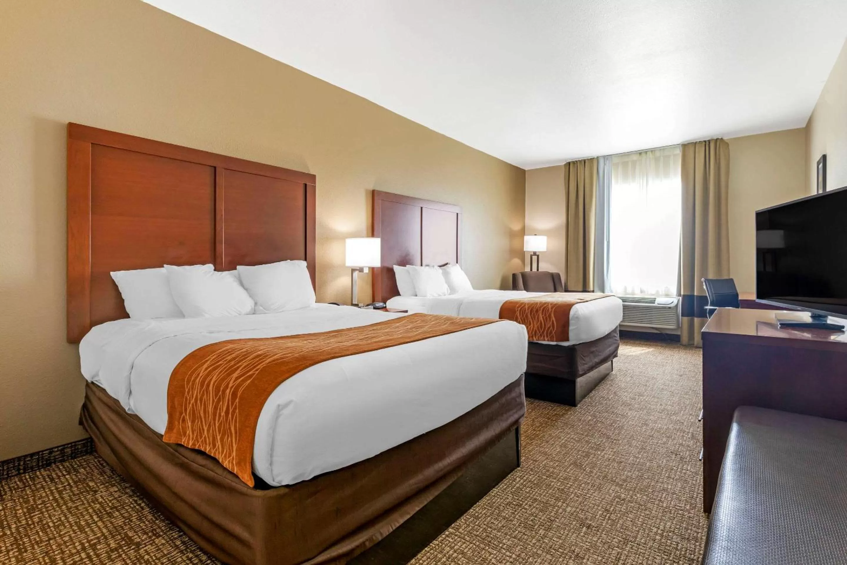 Queen Room with Two Queen Beds in Comfort Inn Near UNT