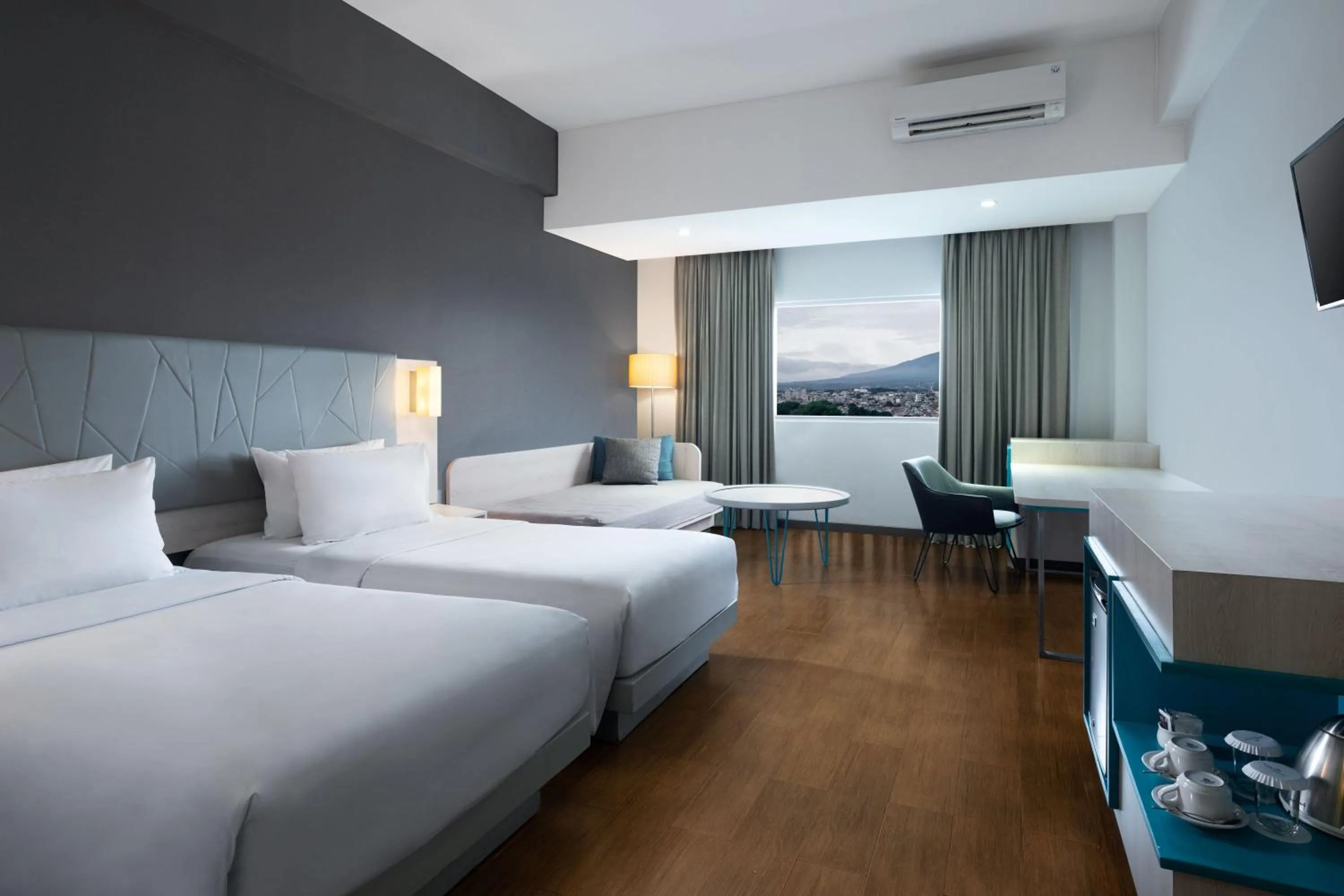 Deluxe Twin Room in Hotel Santika Bogor