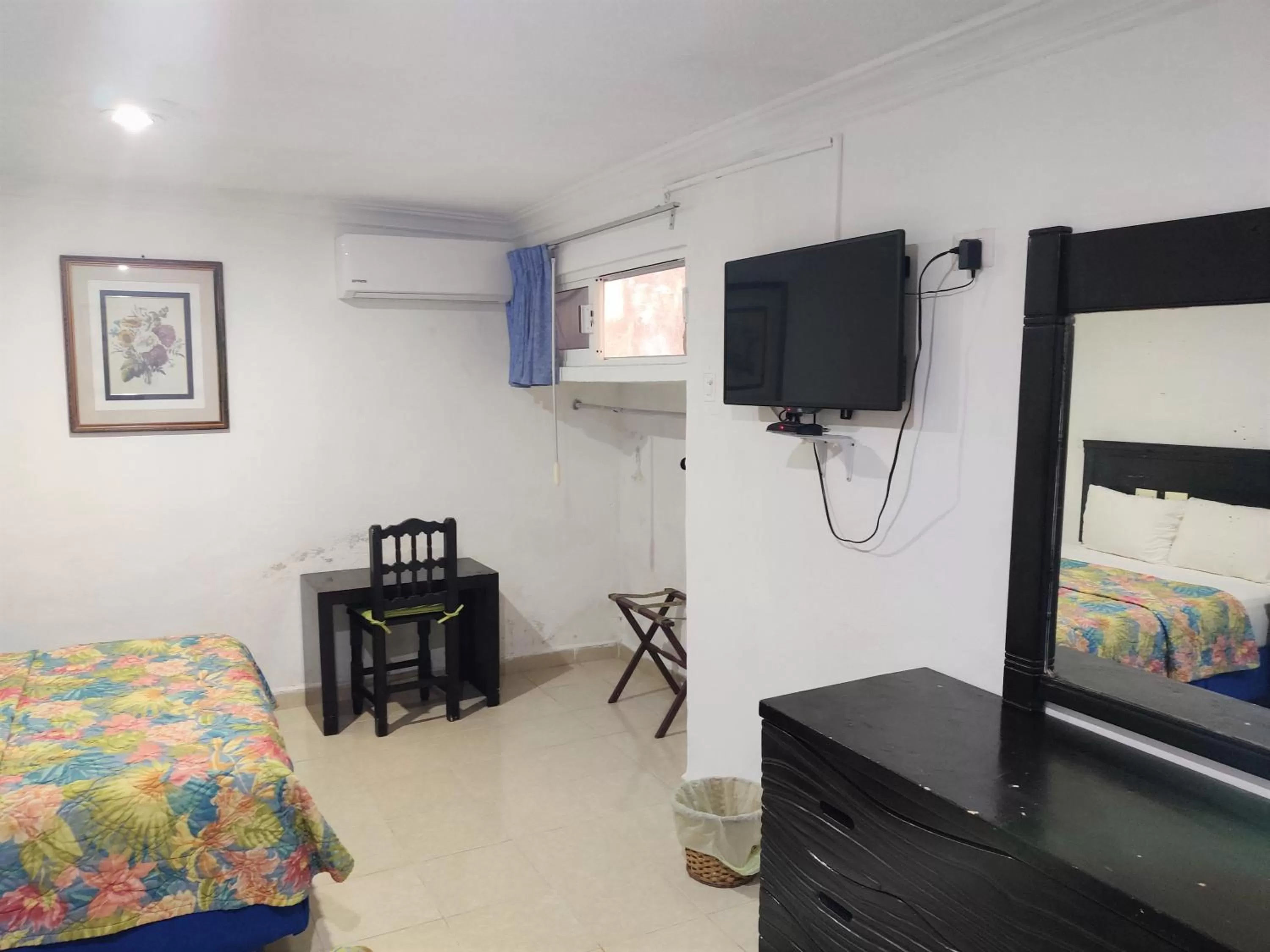 Standard Queen Room in Hotel El Cid