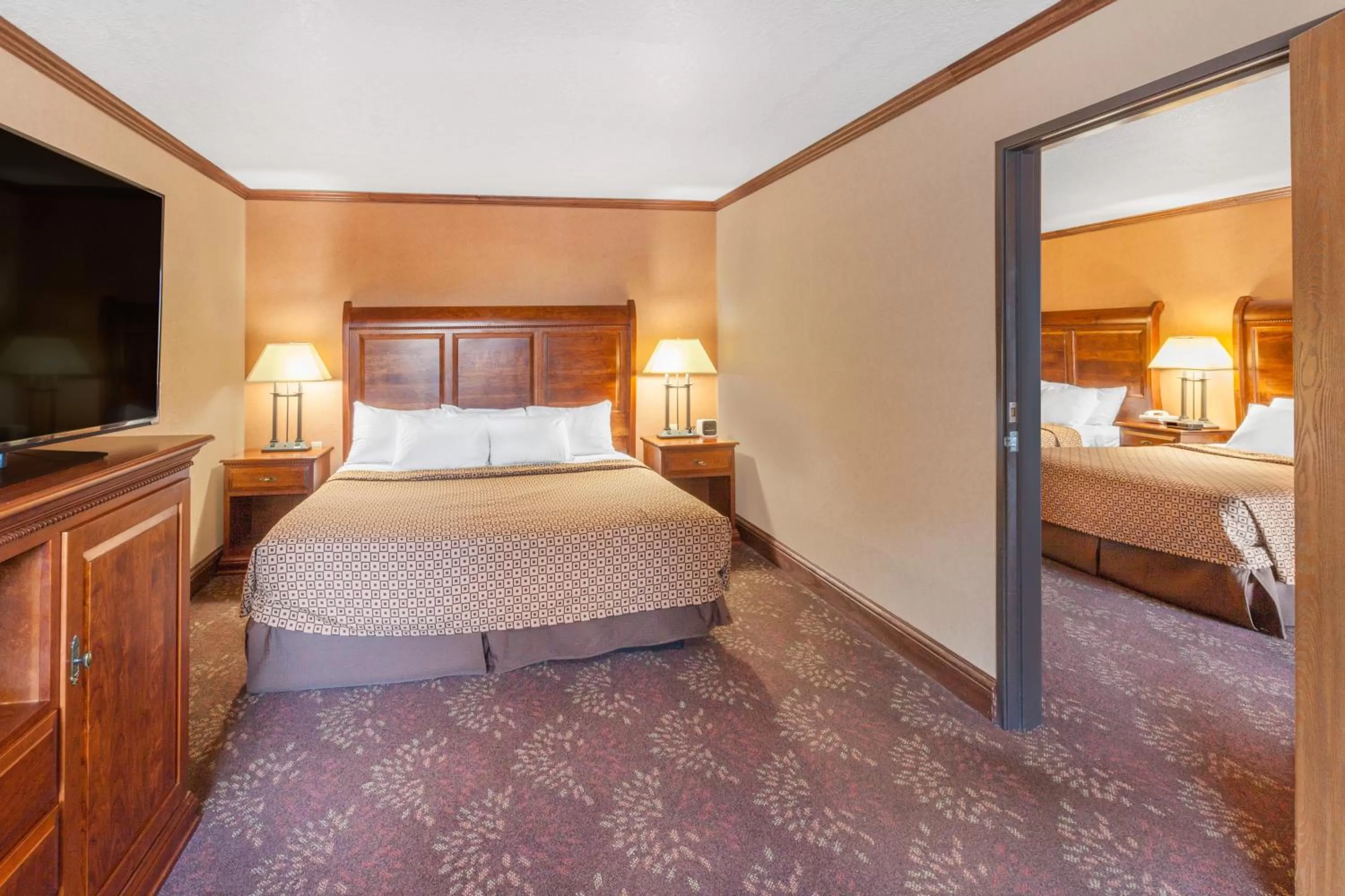Deluxe King Suite in Ramada by Wyndham Mackinaw City Waterfront