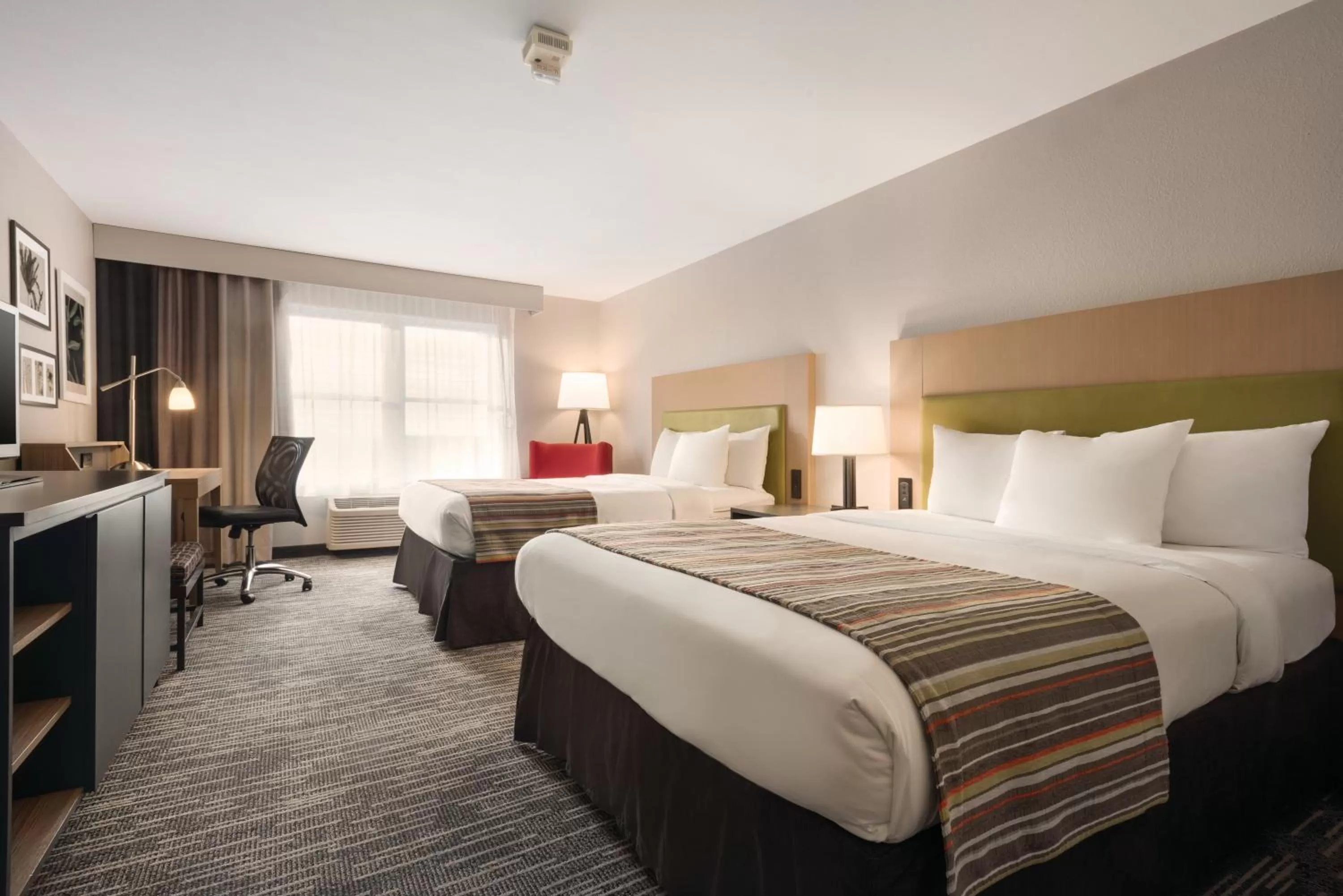 Queen Room with Two Queen Beds - Disability Access in Country Inn & Suites by Radisson, Galena, IL