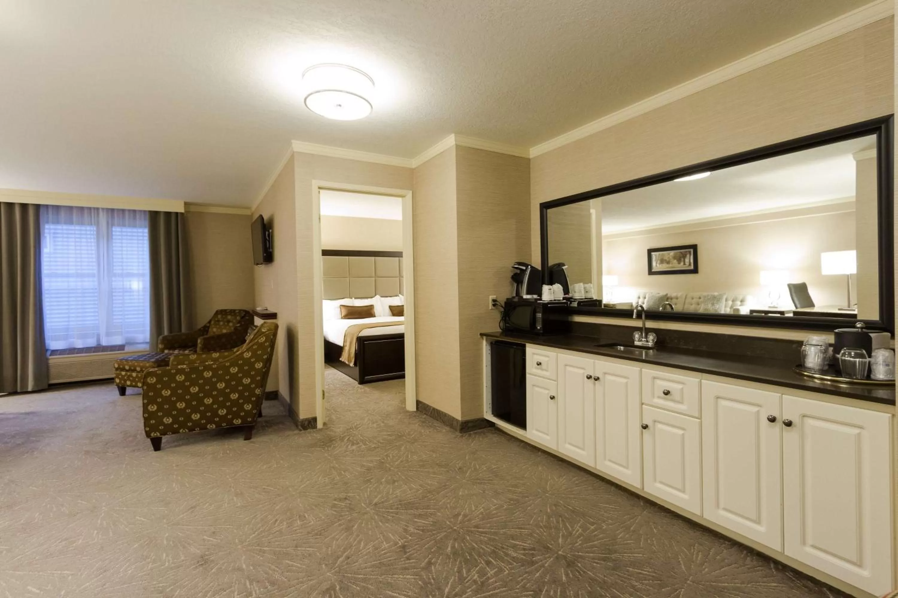 Deluxe King Suite - Non-Smoking in Best Western PLUS The Arden Park Hotel
