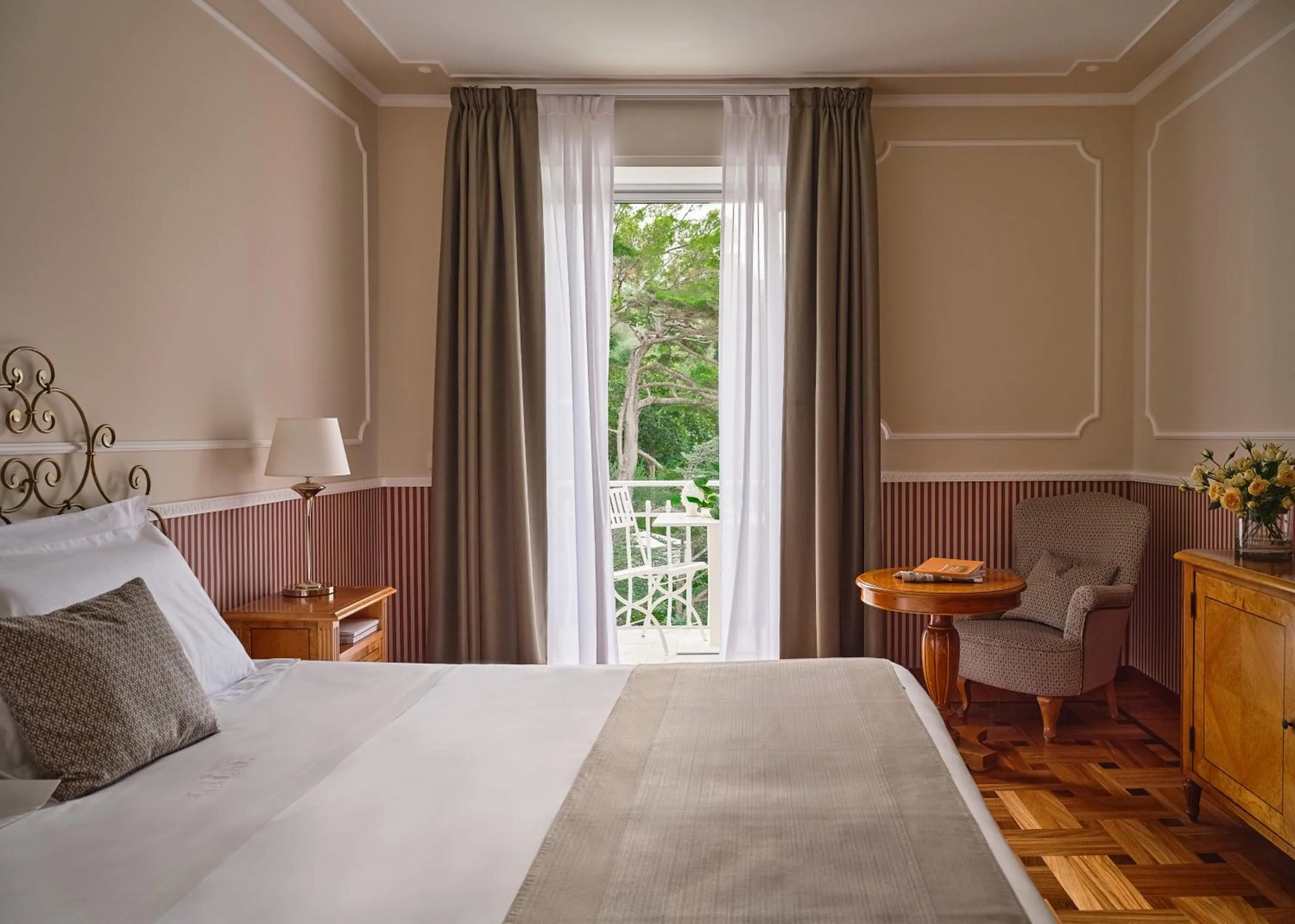 Superior Double Room with Balcony and Park View in Grand Hotel Miramare