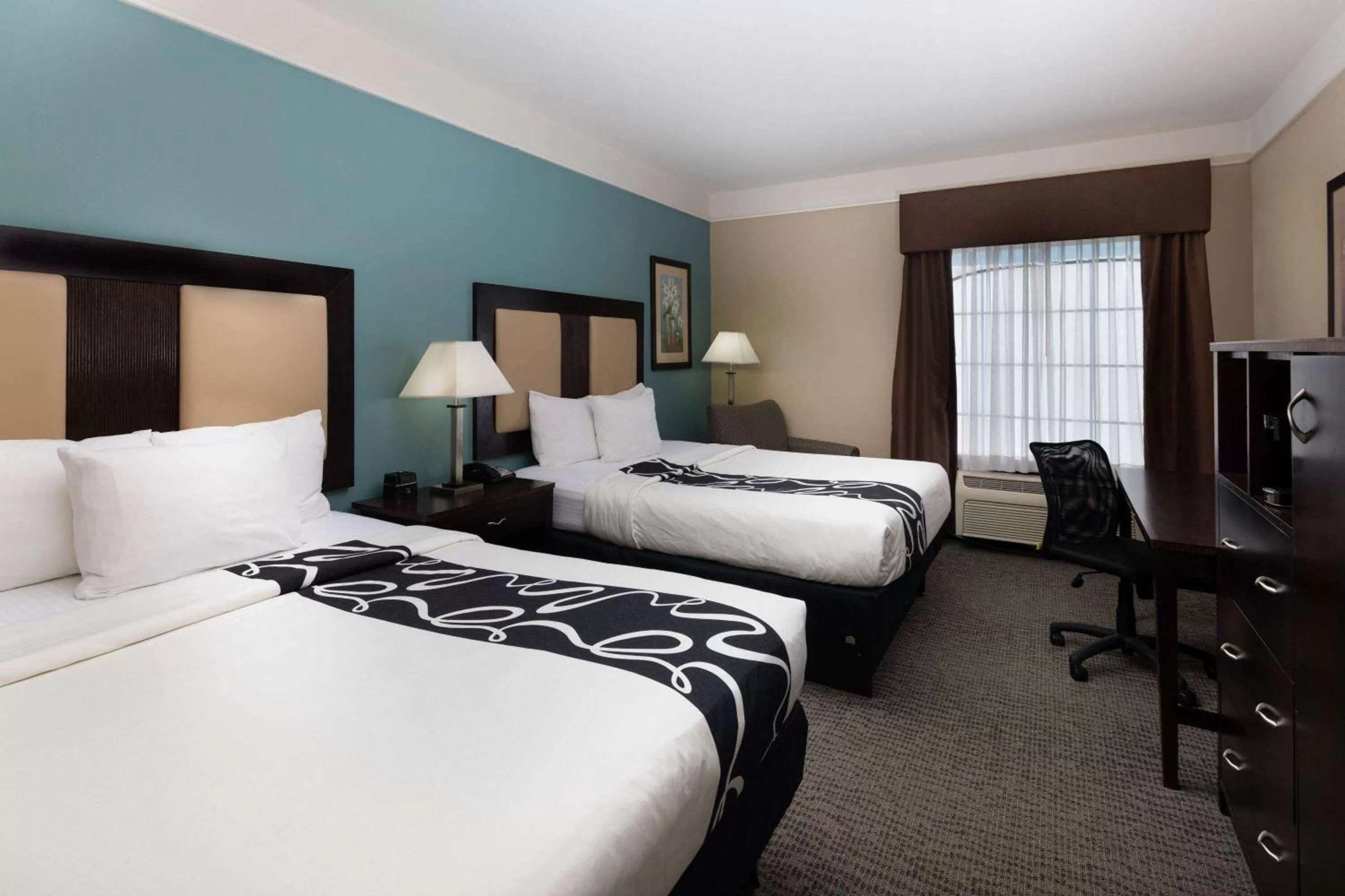 Deluxe Queen Room with Two Queen Beds in La Quinta by Wyndham Savannah Airport - Pooler