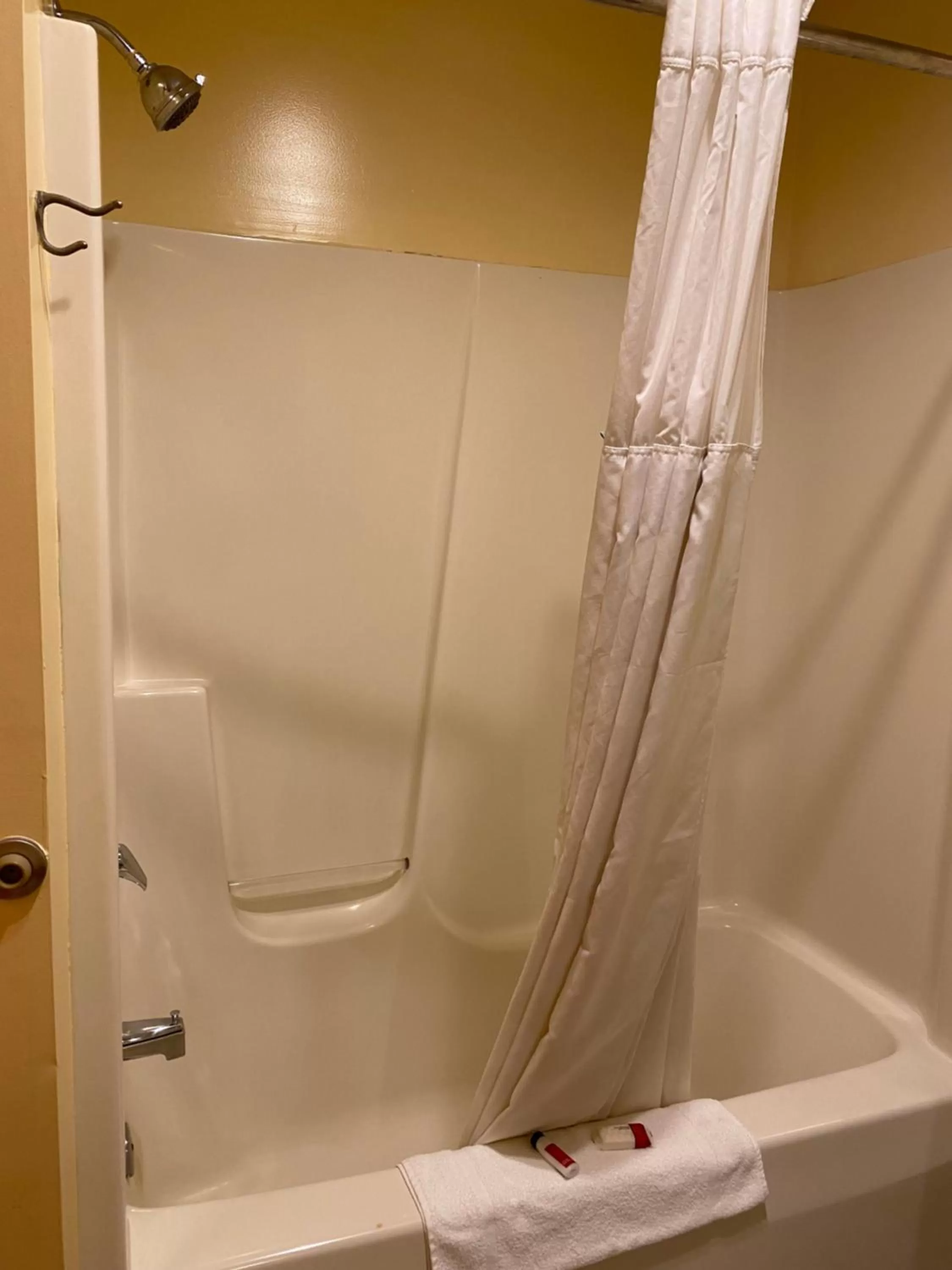 Double Room with Two Double Beds - Smoking in Knights Inn & Suites Dublin