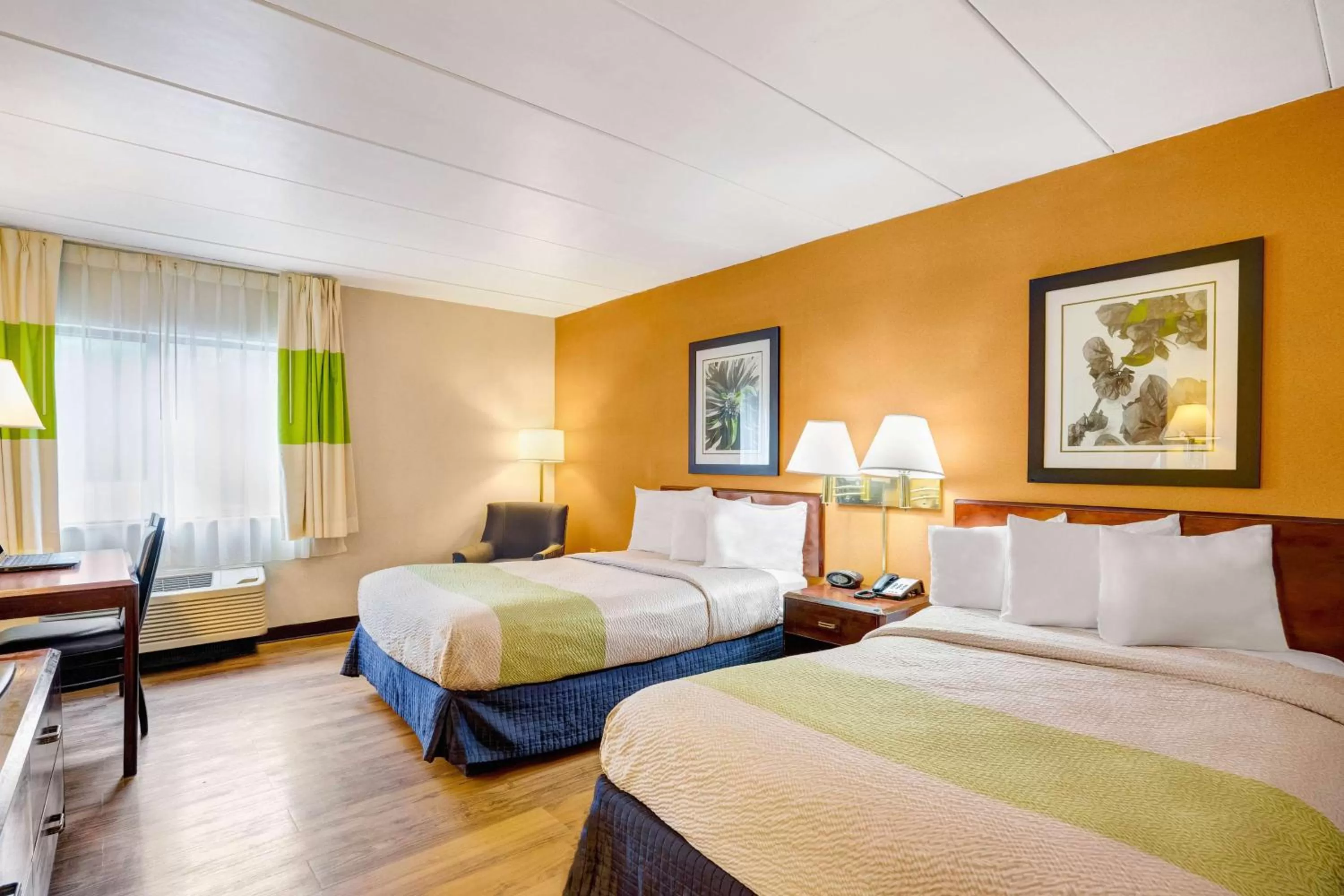 Quadruple Room - Disability Access - Non-Smoking in Motel 6-Milford, CT