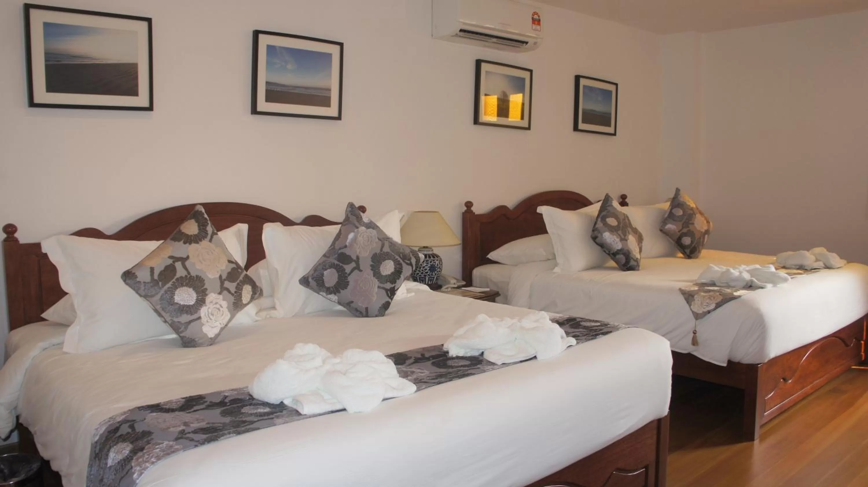 Super Deluxe Room in Heeren Straits Hotel