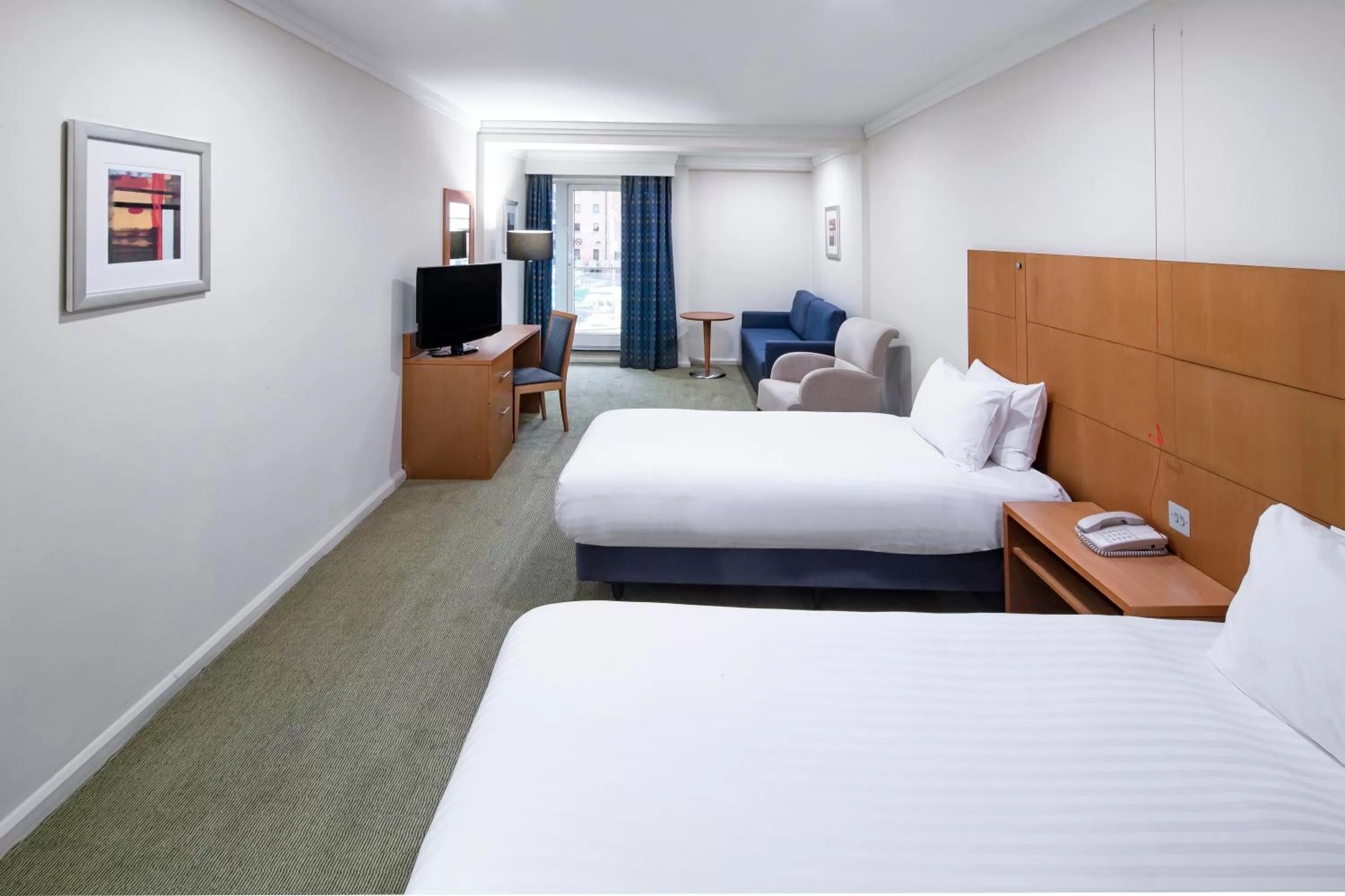 Standard Twin Room with Sofa Bed - Accessible in Holiday Inn Hull Marina by IHG